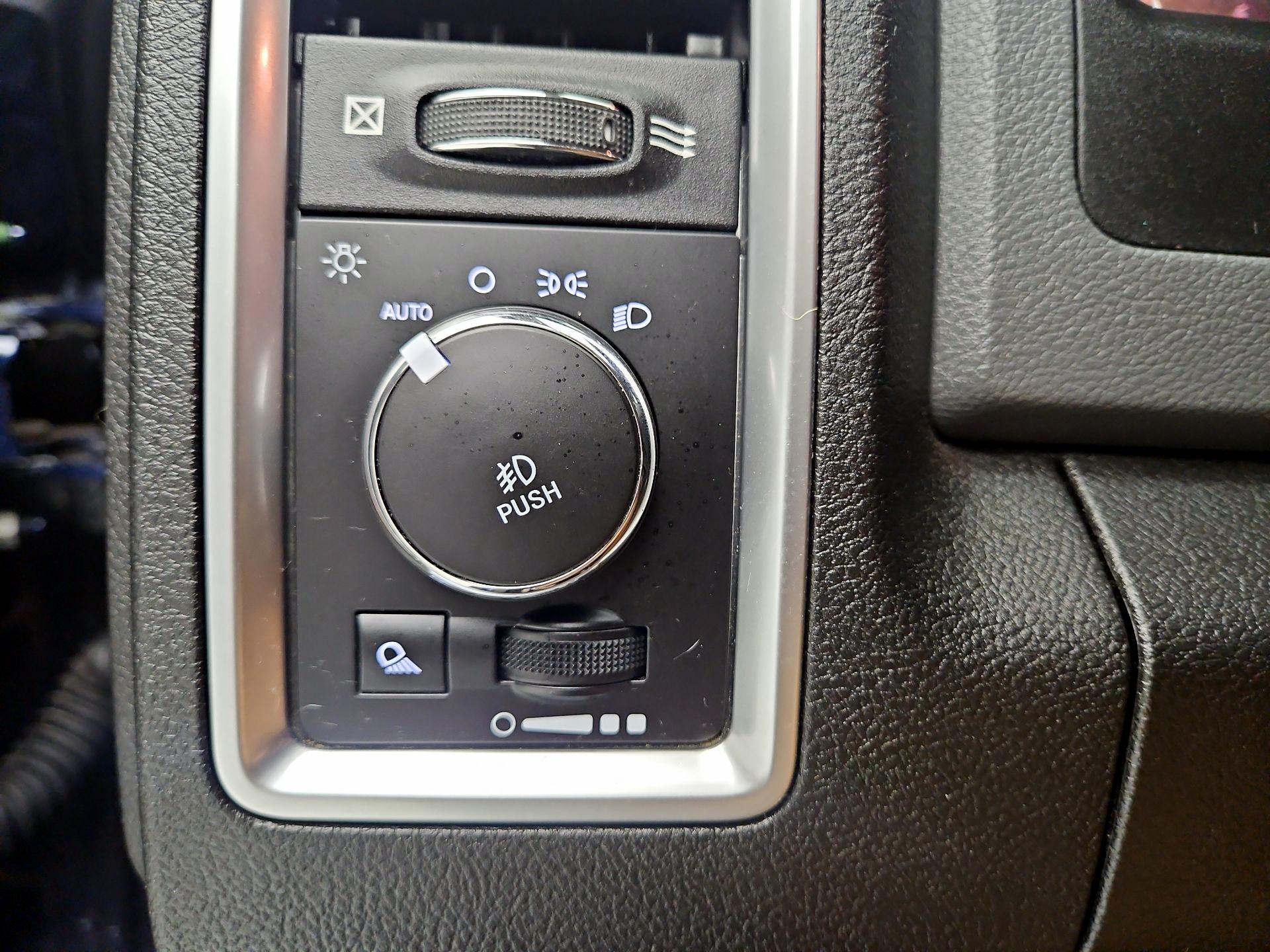 Thumbnail: 2019 RAM 1500 Classic - 11