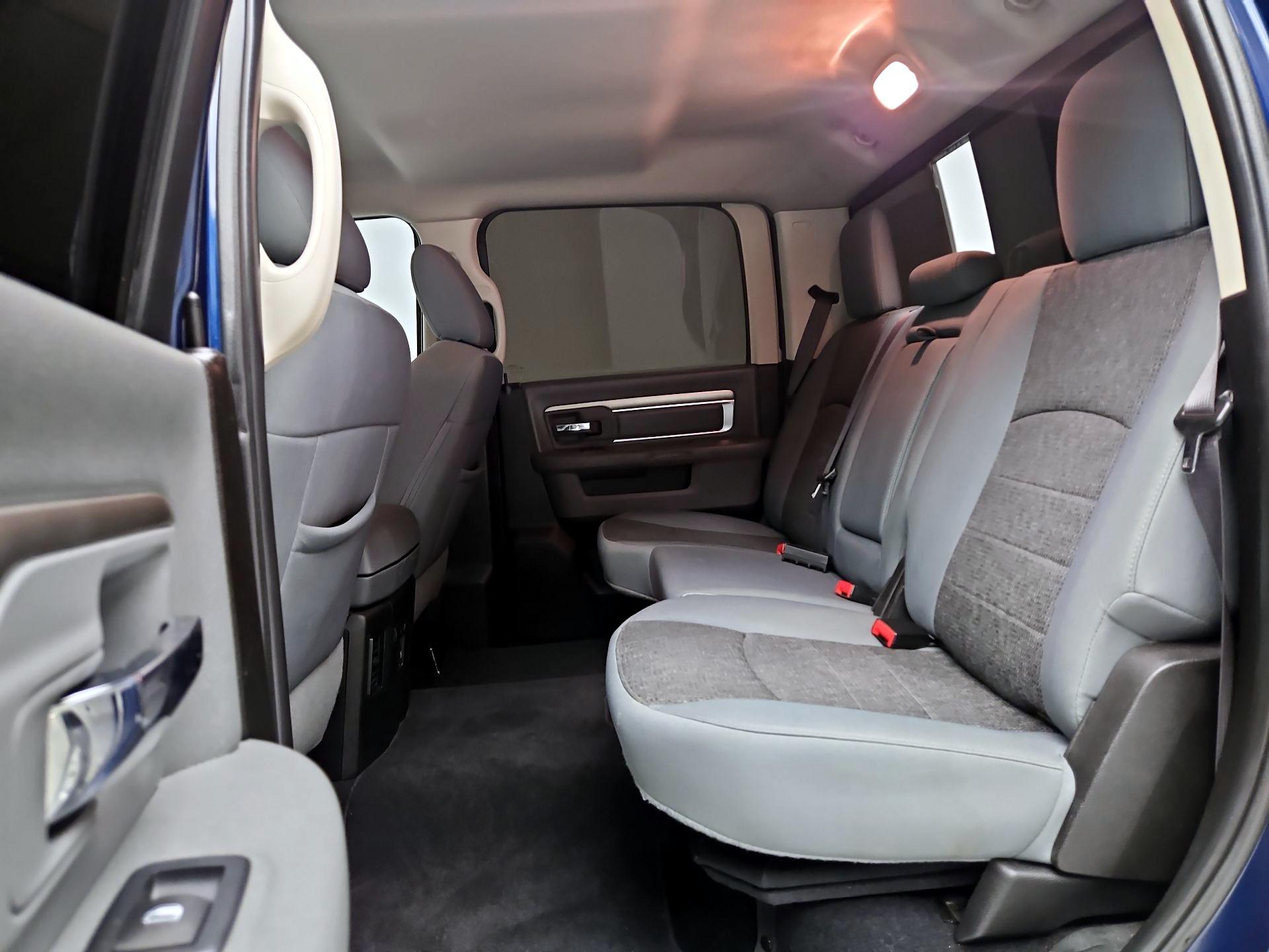 Thumbnail: 2019 RAM 1500 Classic - 17
