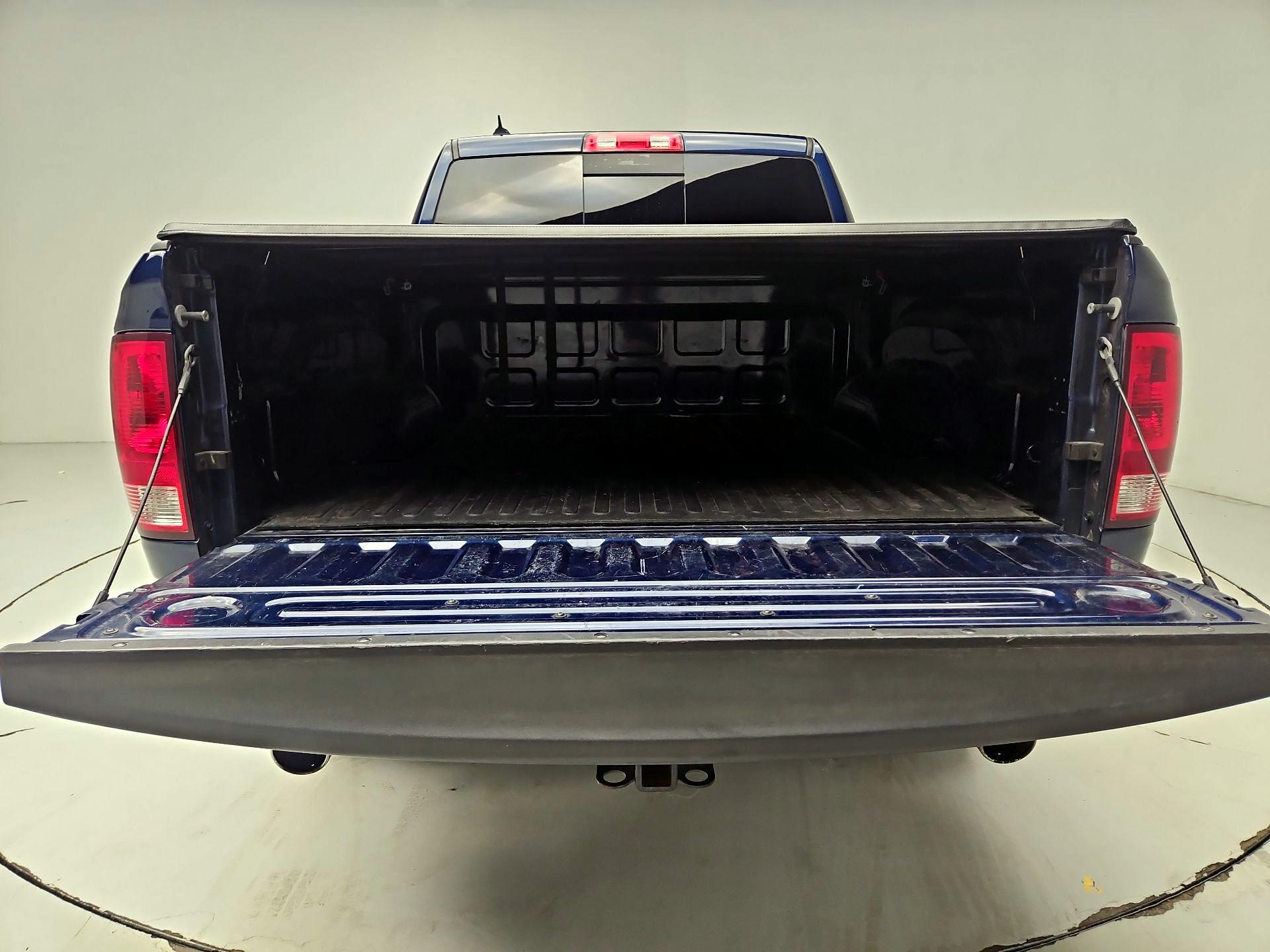 Thumbnail: 2019 RAM 1500 Classic - 18