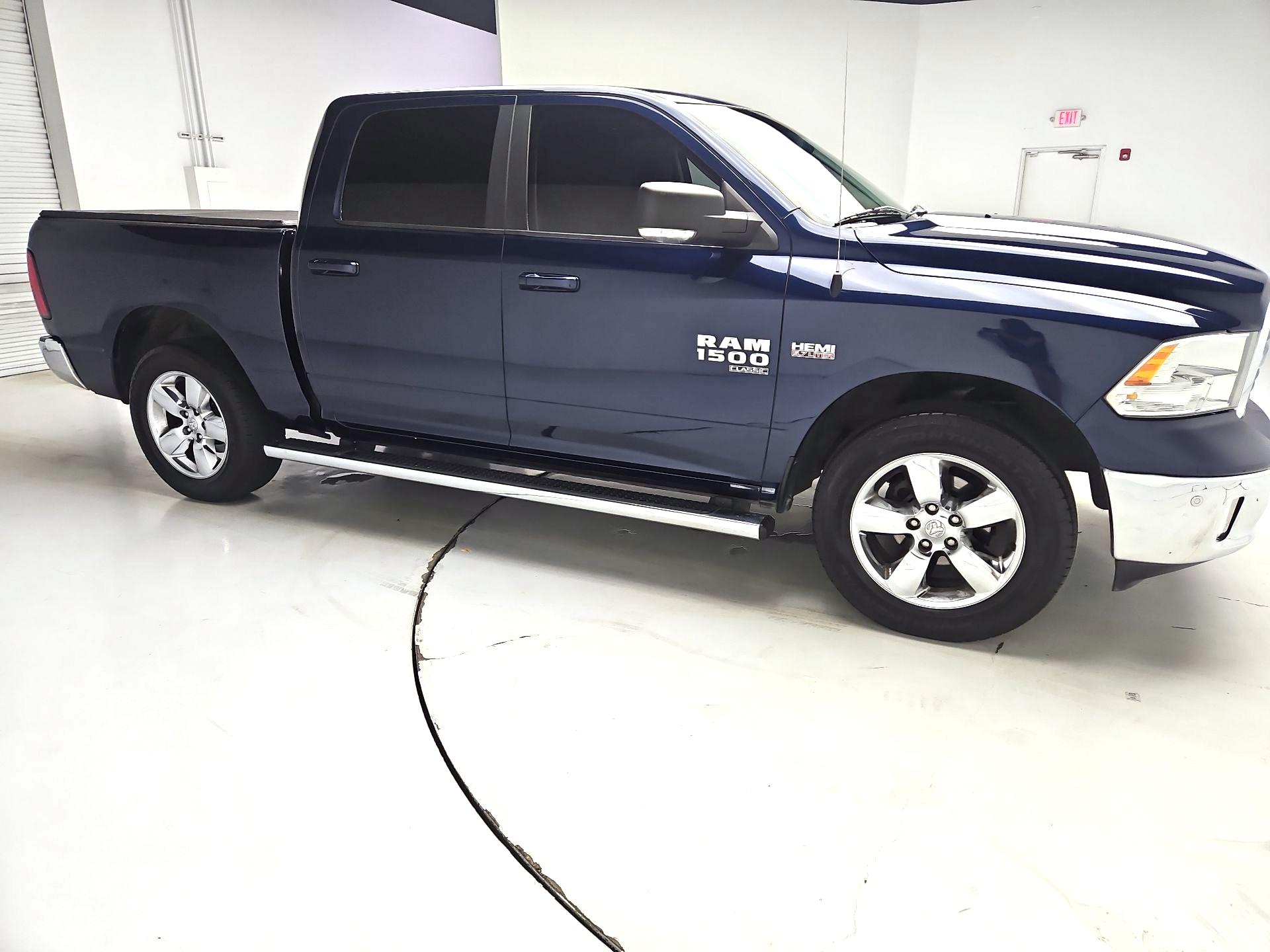 Thumbnail: 2019 RAM 1500 Classic - 4