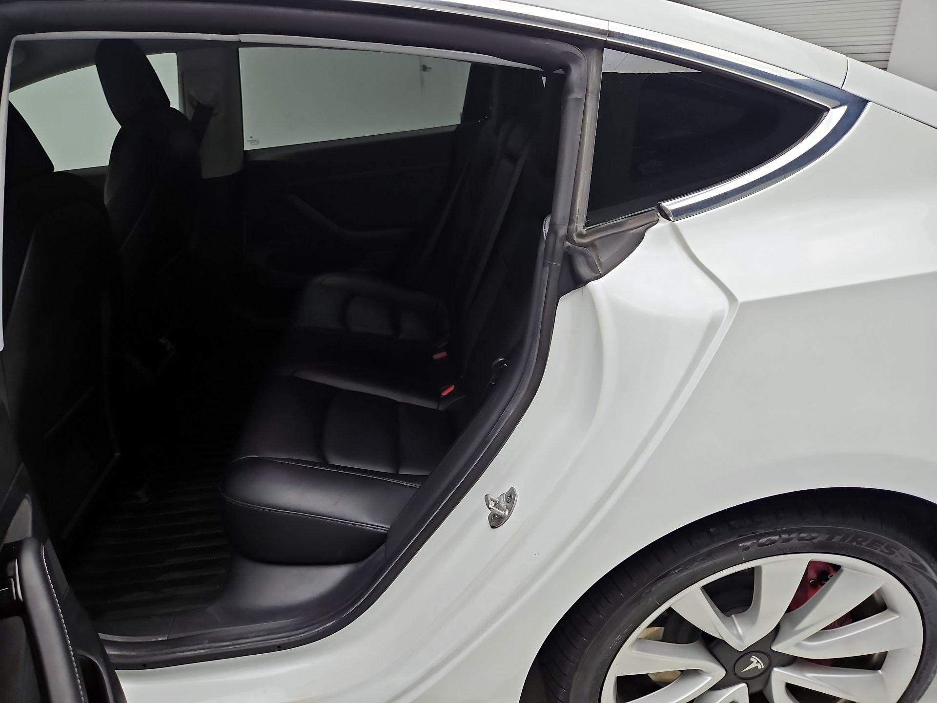 Thumbnail: 2020 Tesla Model 3 - 17