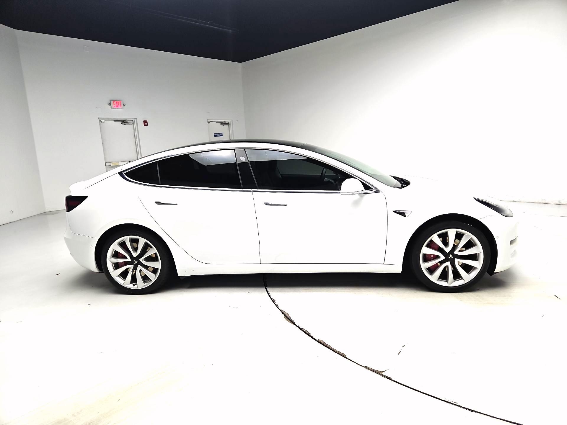 Thumbnail: 2020 Tesla Model 3 - 4