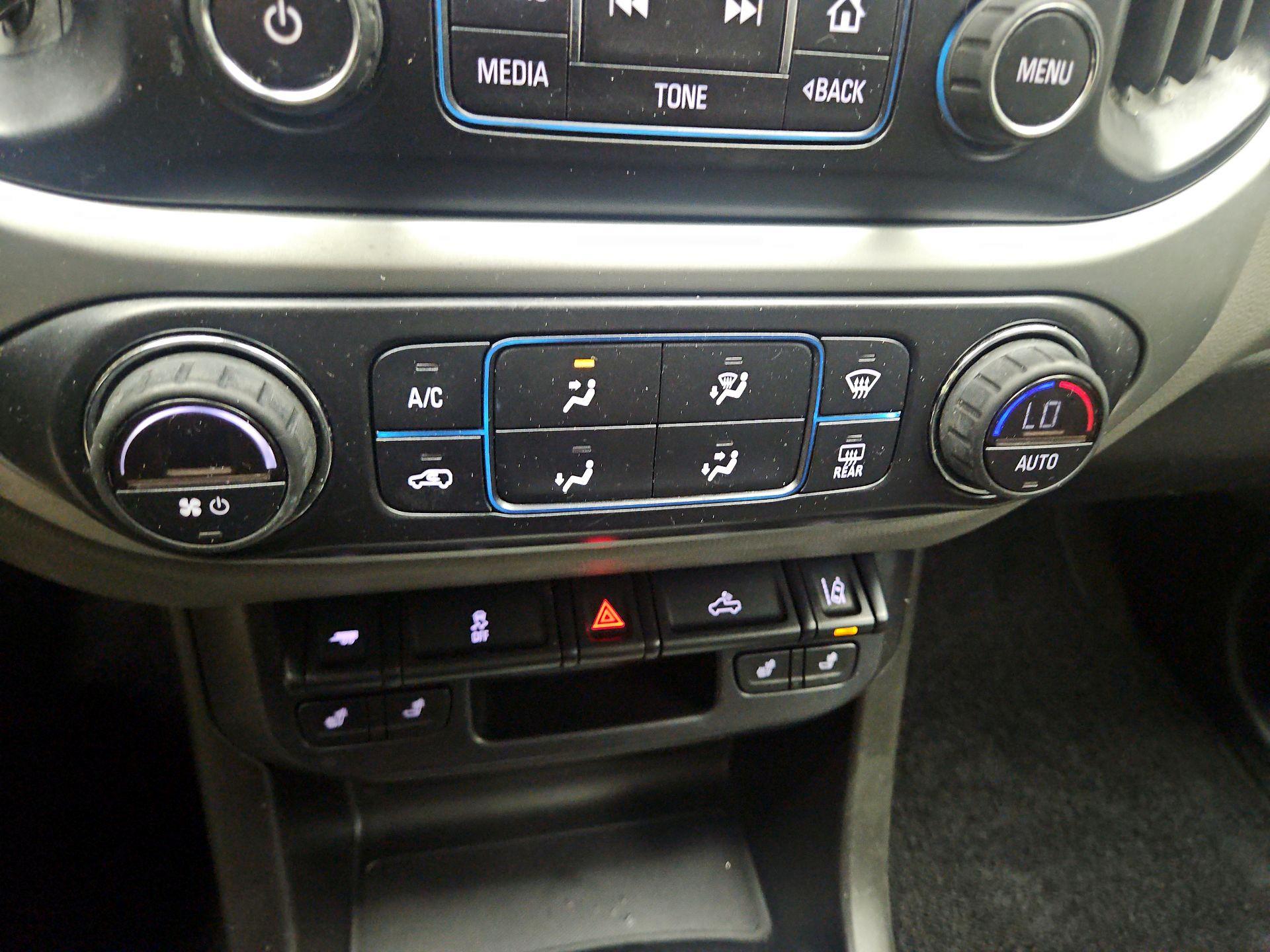 Thumbnail: 2015 Chevrolet Colorado - 15