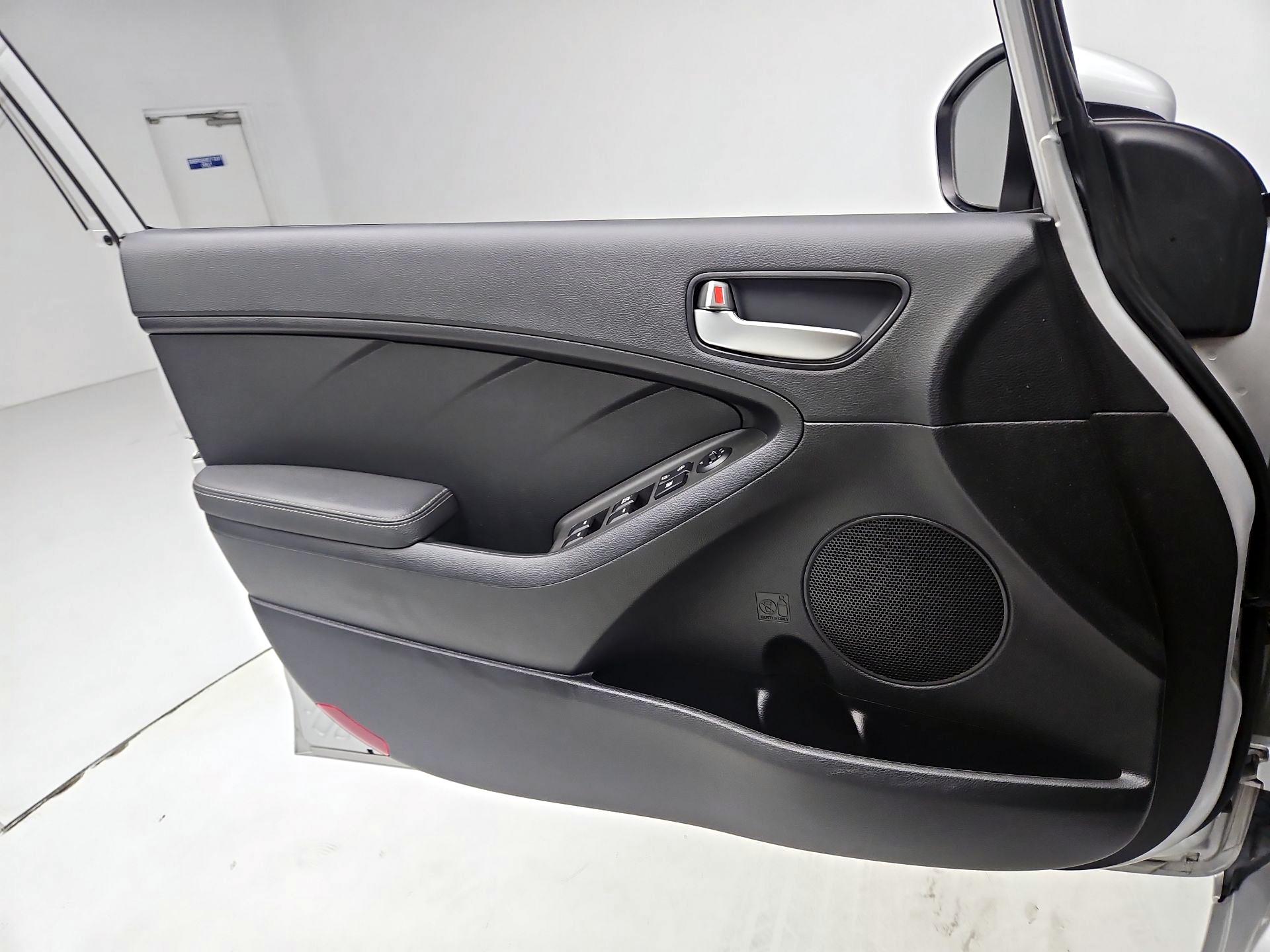 Thumbnail: 2018 Kia Forte - 10