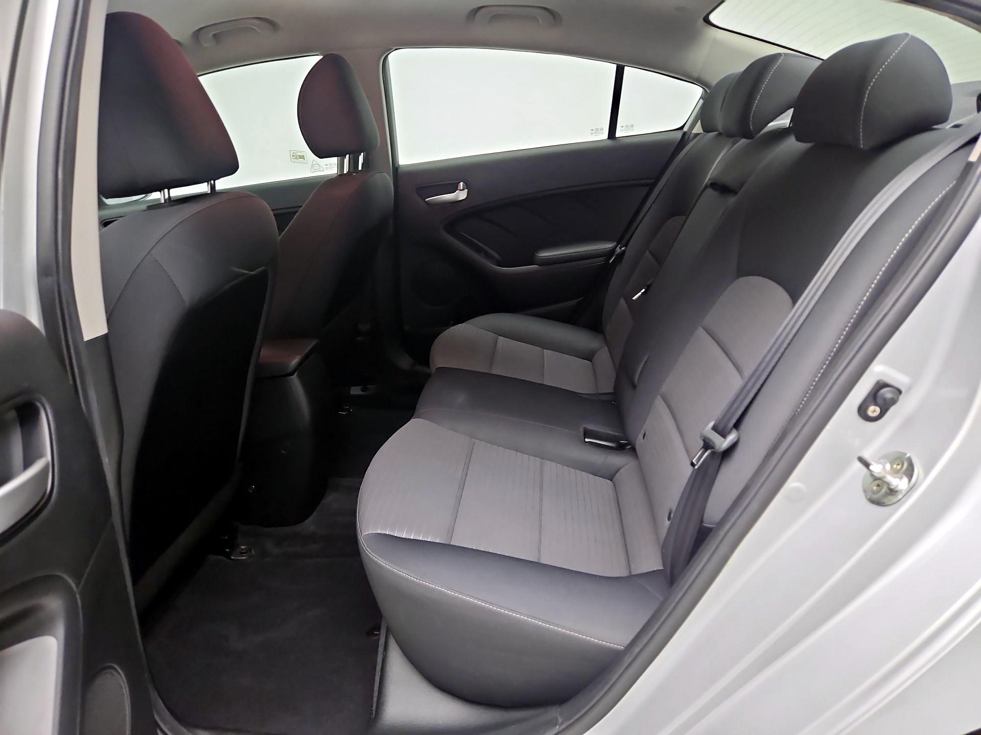 Thumbnail: 2018 Kia Forte - 17