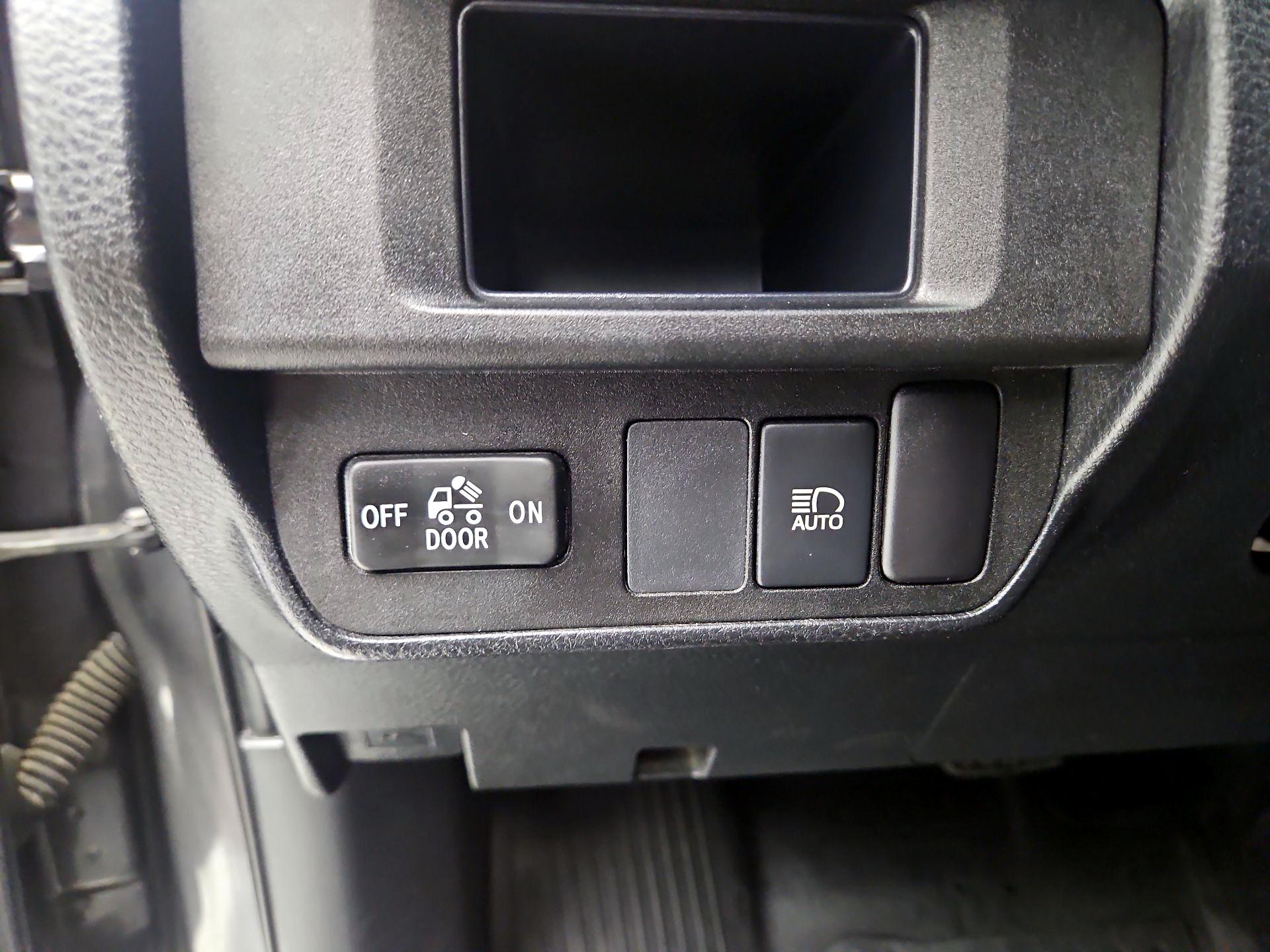 Thumbnail: 2019 Toyota Tacoma - 11