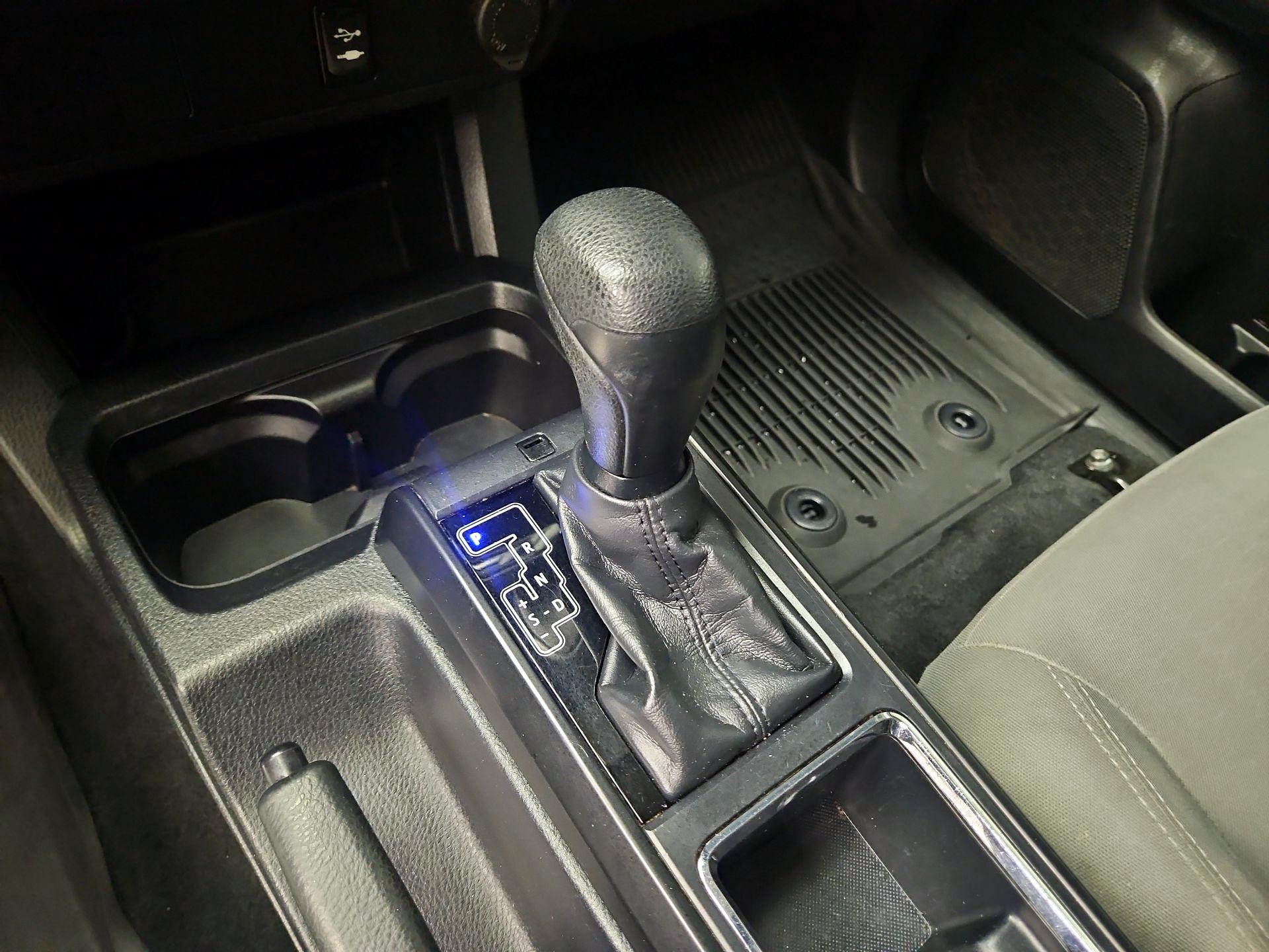 Thumbnail: 2019 Toyota Tacoma - 15