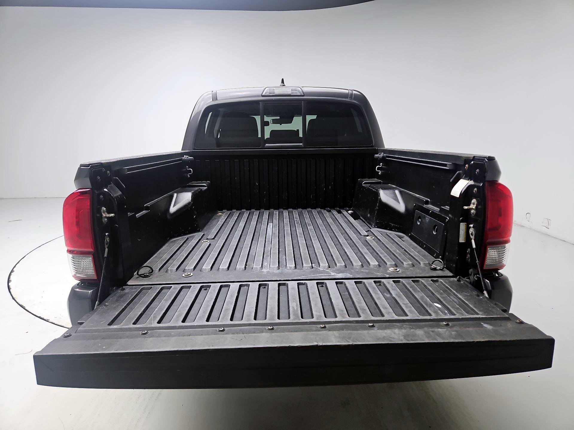 Thumbnail: 2019 Toyota Tacoma - 18