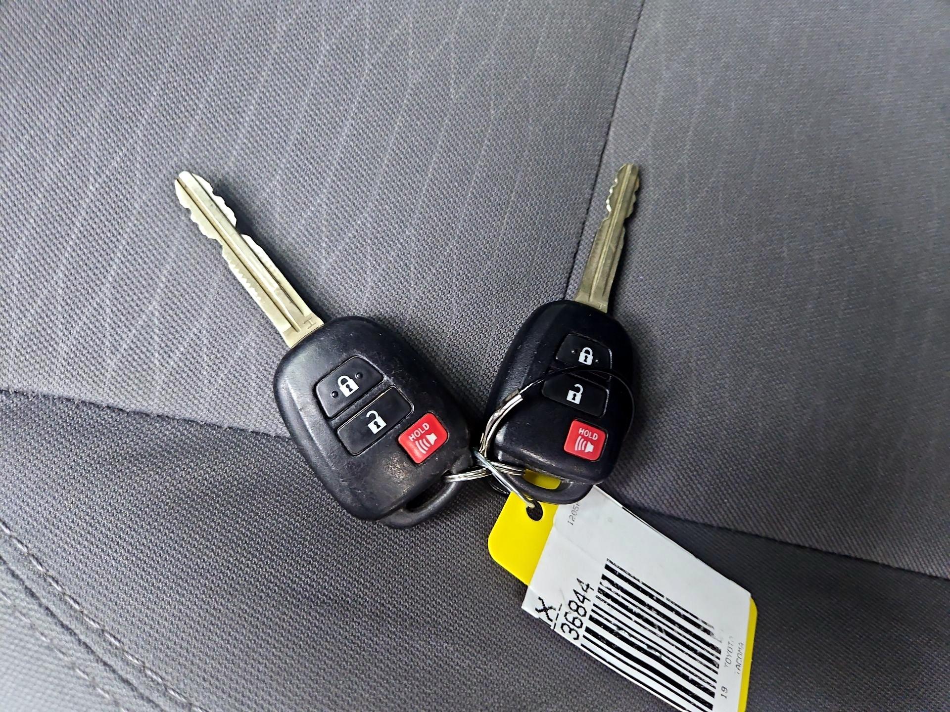 Thumbnail: 2019 Toyota Tacoma - 20