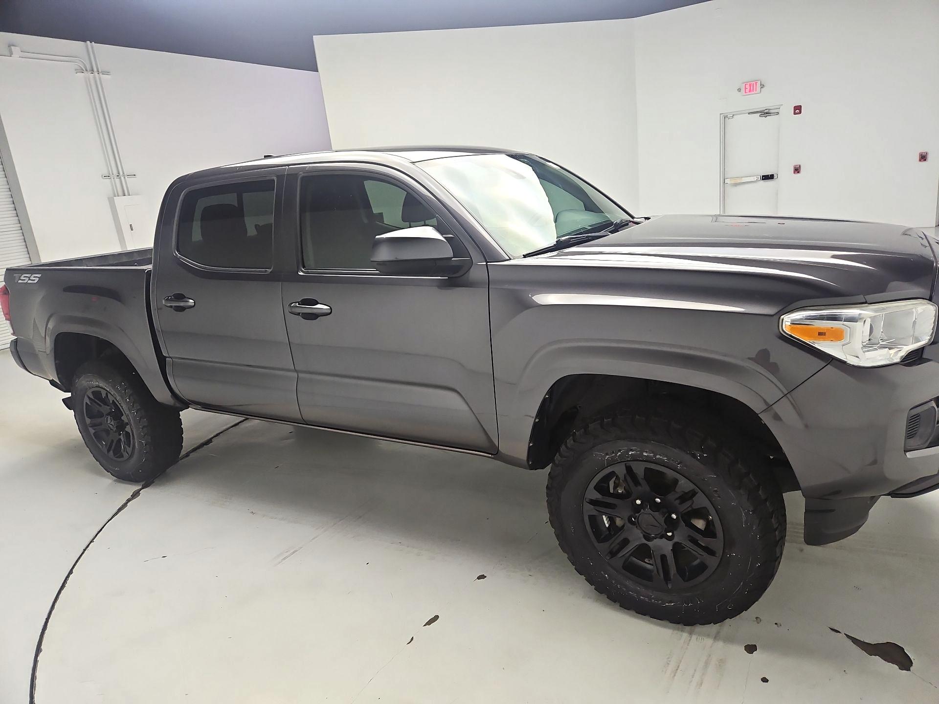 Thumbnail: 2019 Toyota Tacoma - 4