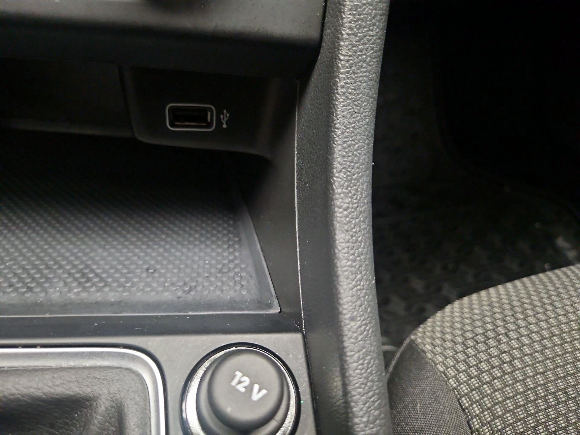 Thumbnail: 2019 Volkswagen Jetta - 16