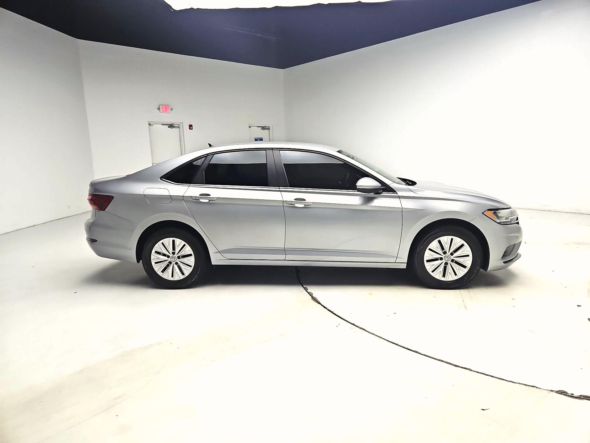Thumbnail: 2019 Volkswagen Jetta - 4