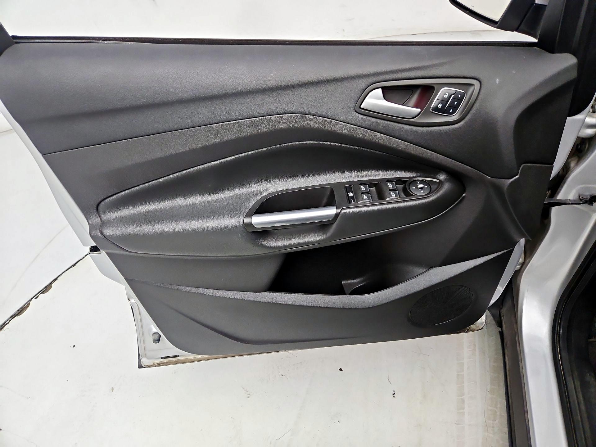 Thumbnail: 2016 Ford Escape - 10