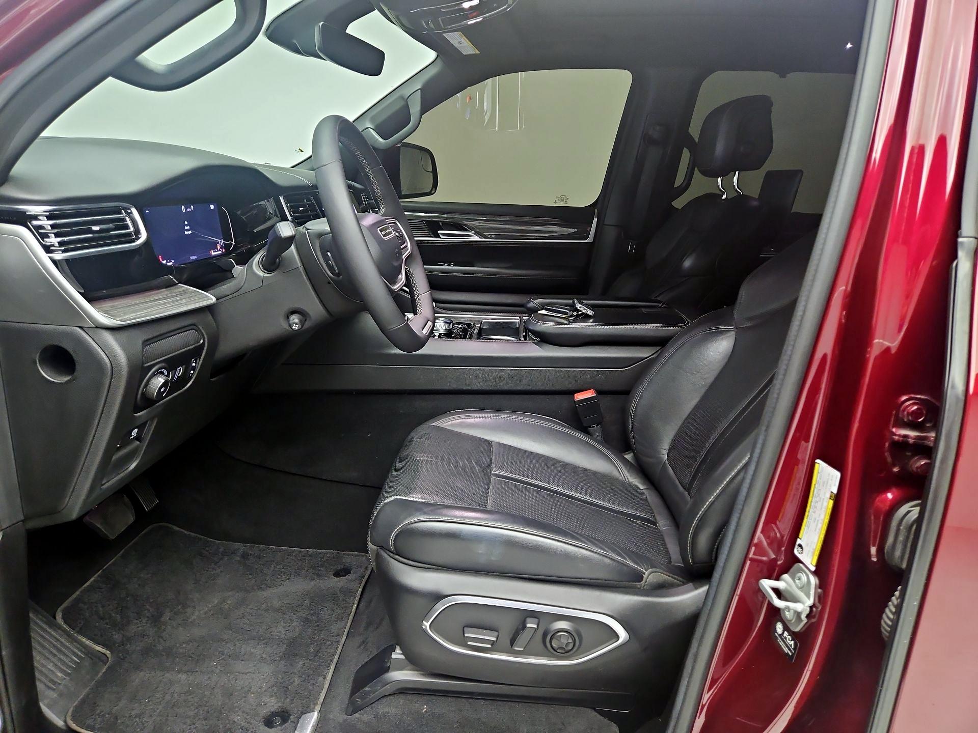 Thumbnail: 2022 Jeep Wagoneer - 9