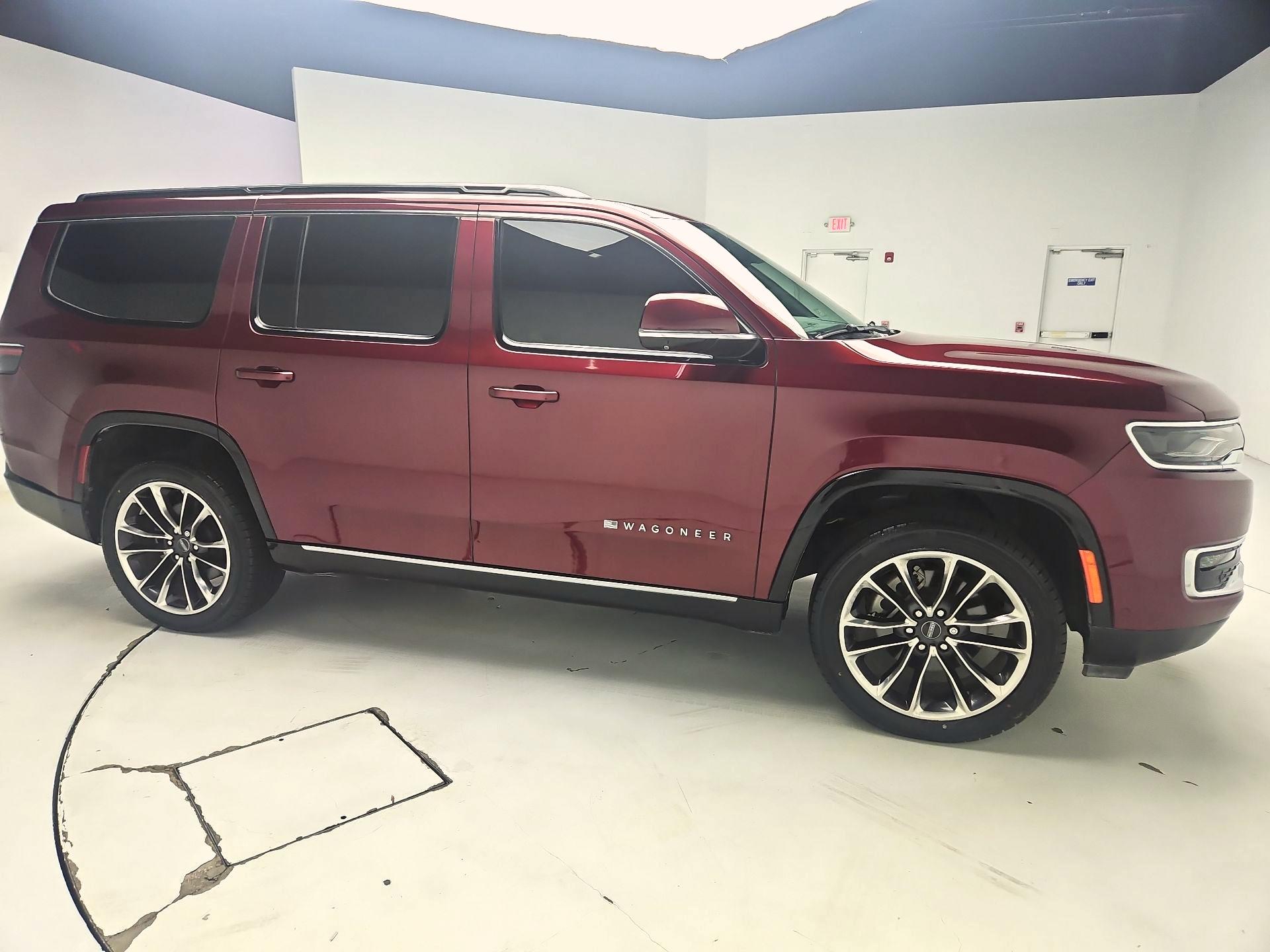 Thumbnail: 2022 Jeep Wagoneer - 4