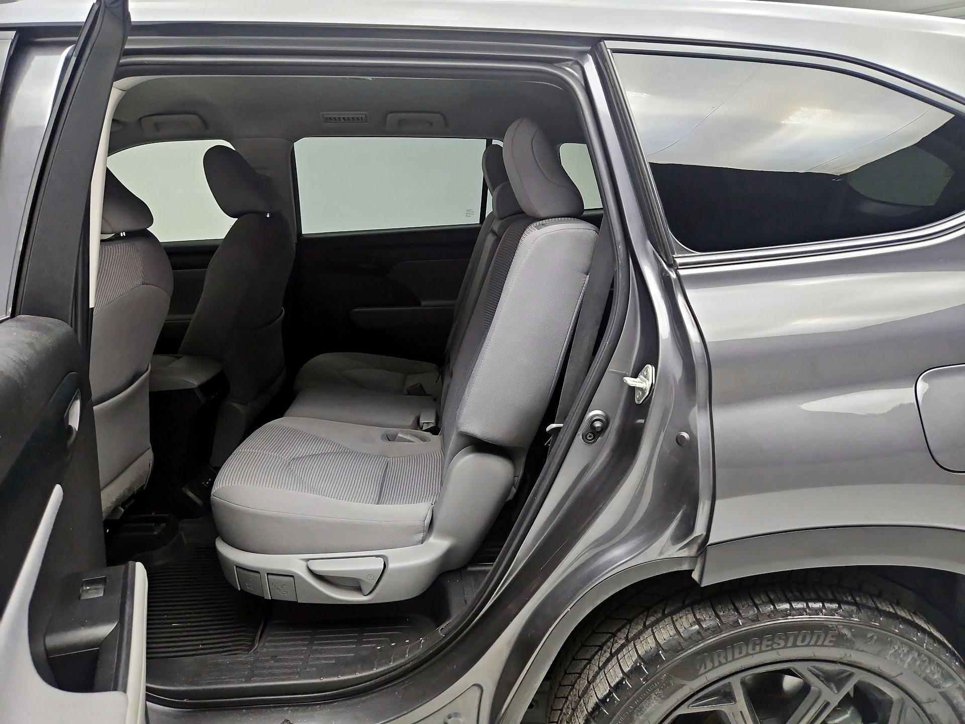 Thumbnail: 2022 Toyota Highlander - 17