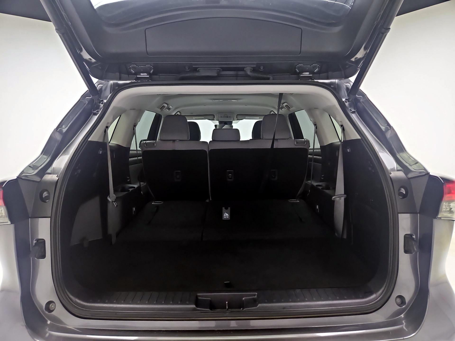 Thumbnail: 2022 Toyota Highlander - 20
