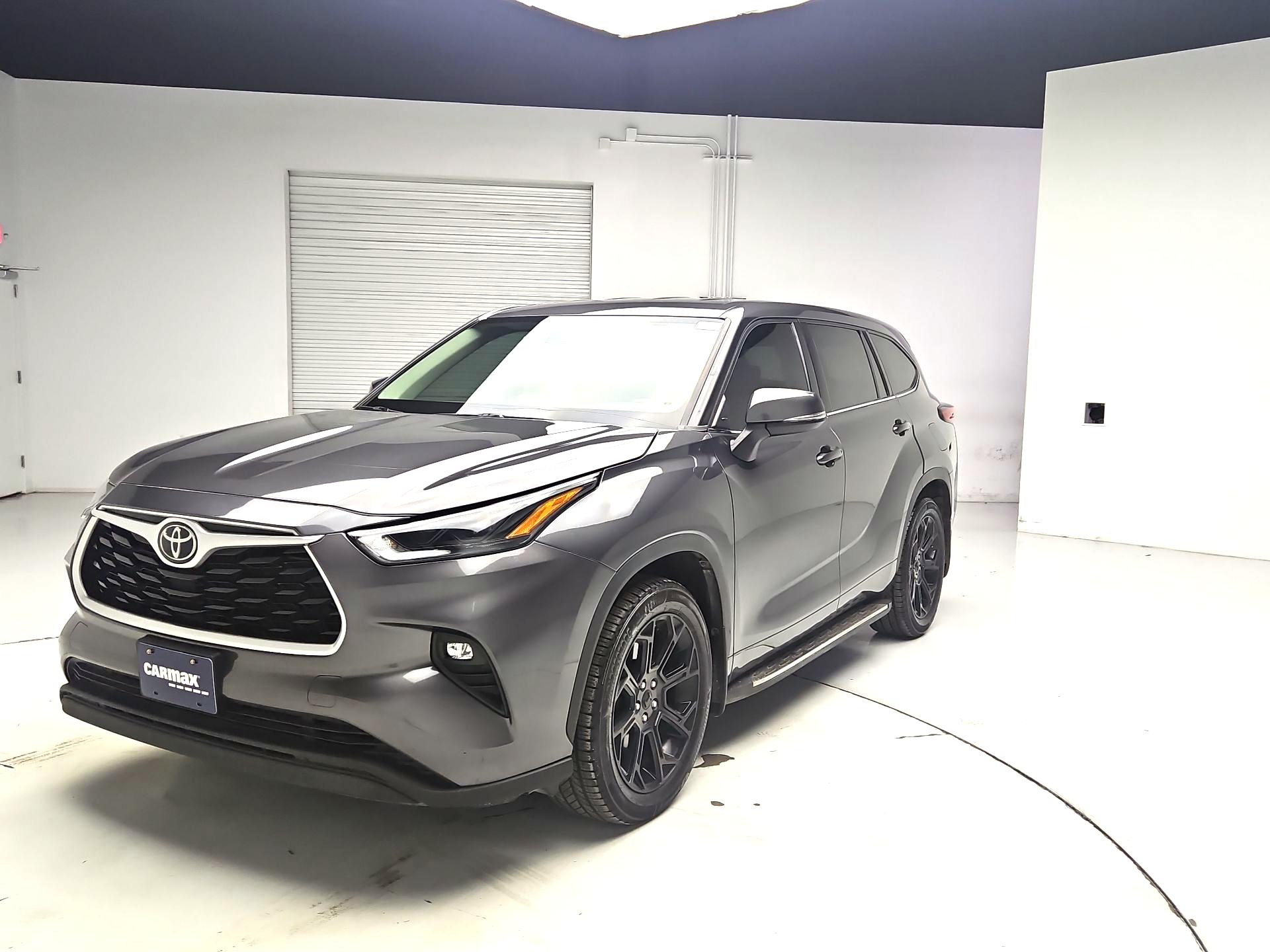 Thumbnail: 2022 Toyota Highlander - 3