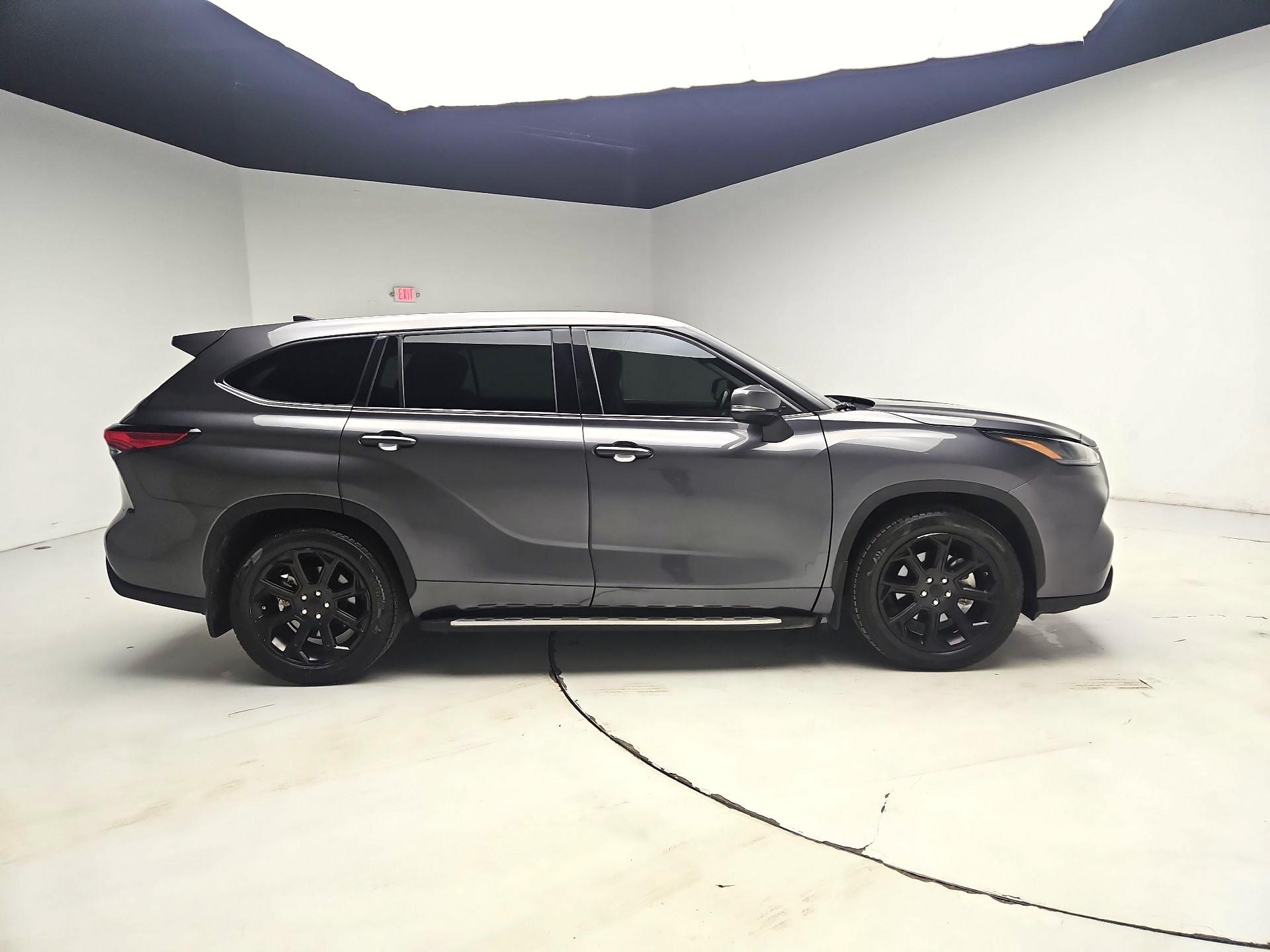 Thumbnail: 2022 Toyota Highlander - 4
