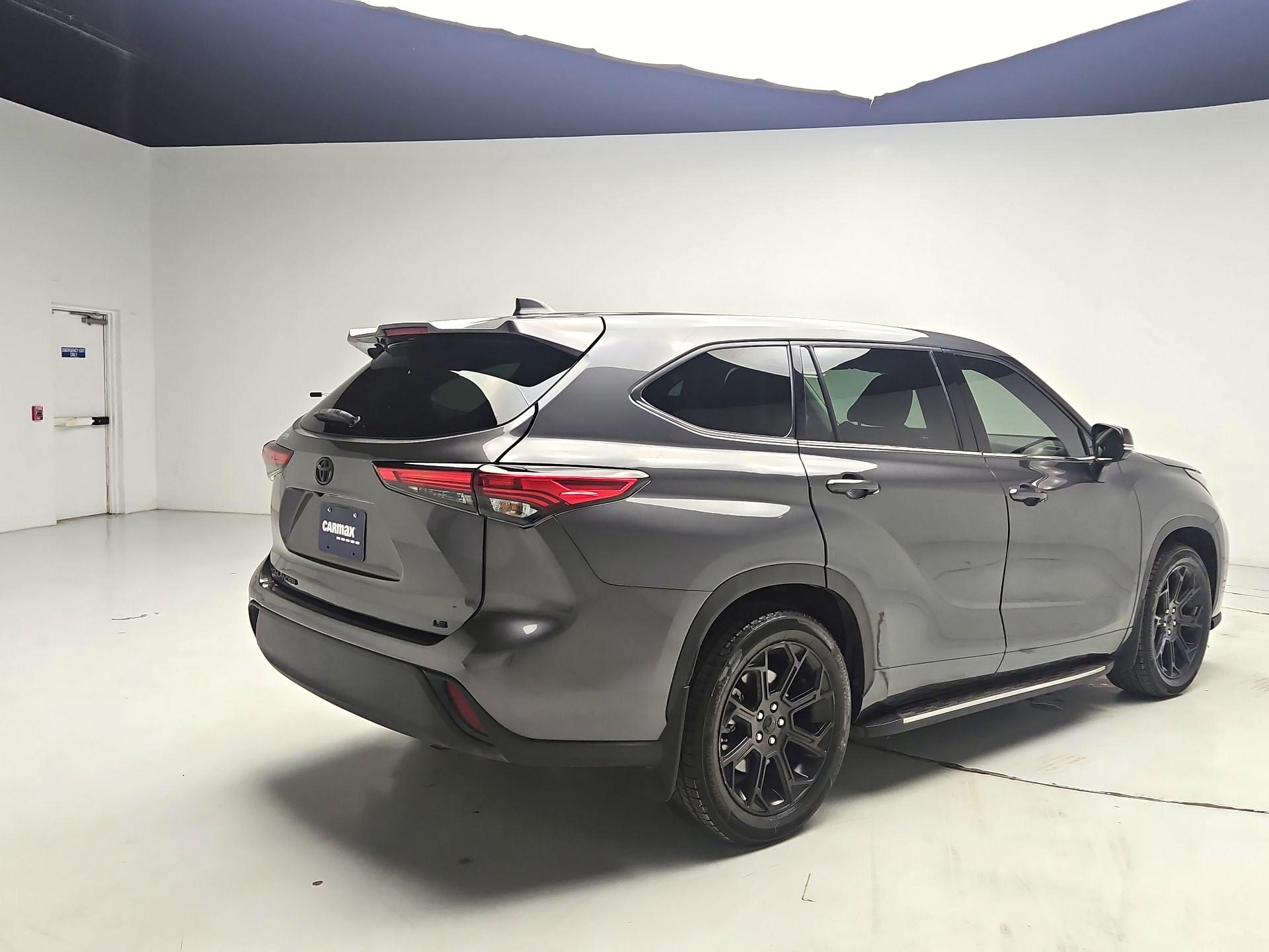 Thumbnail: 2022 Toyota Highlander - 5