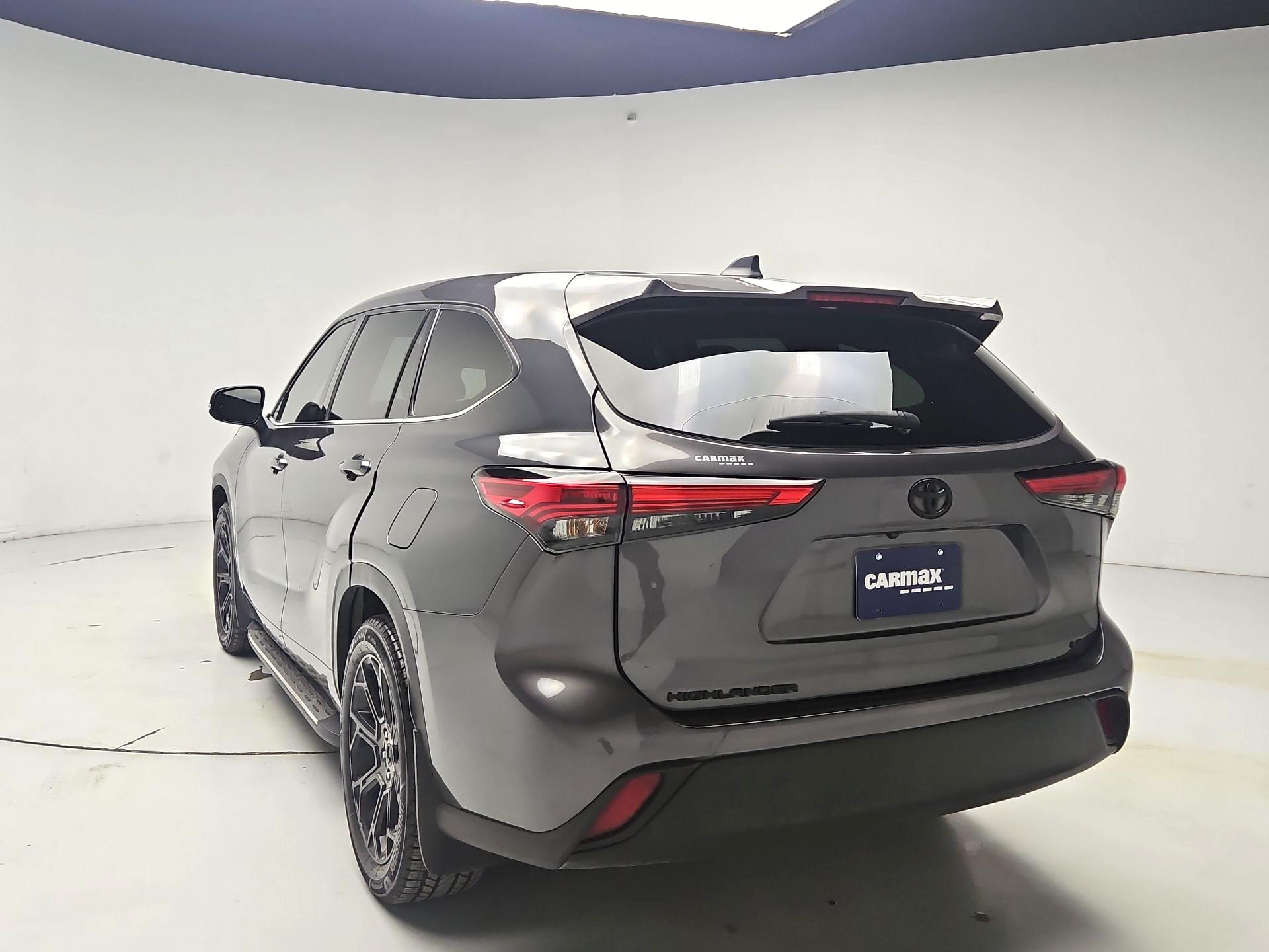 Thumbnail: 2022 Toyota Highlander - 7