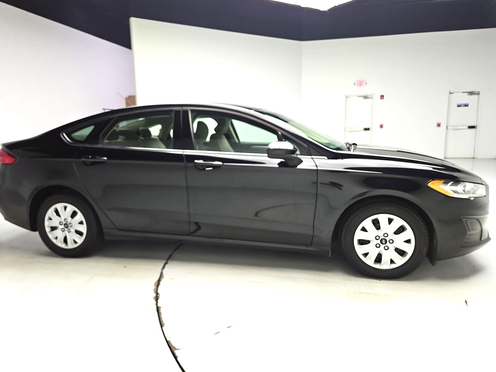Thumbnail: 2019 Ford Fusion - 4