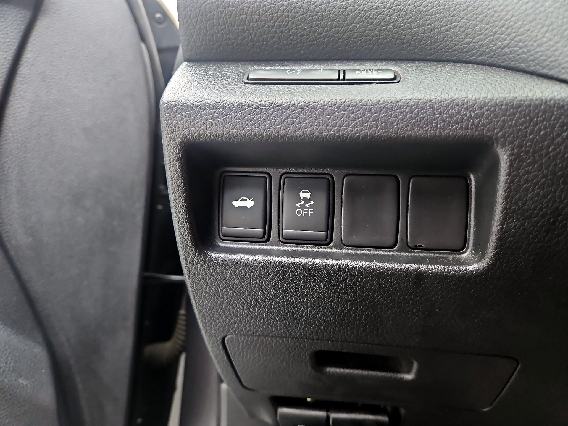Thumbnail: 2016 Nissan Altima - 11