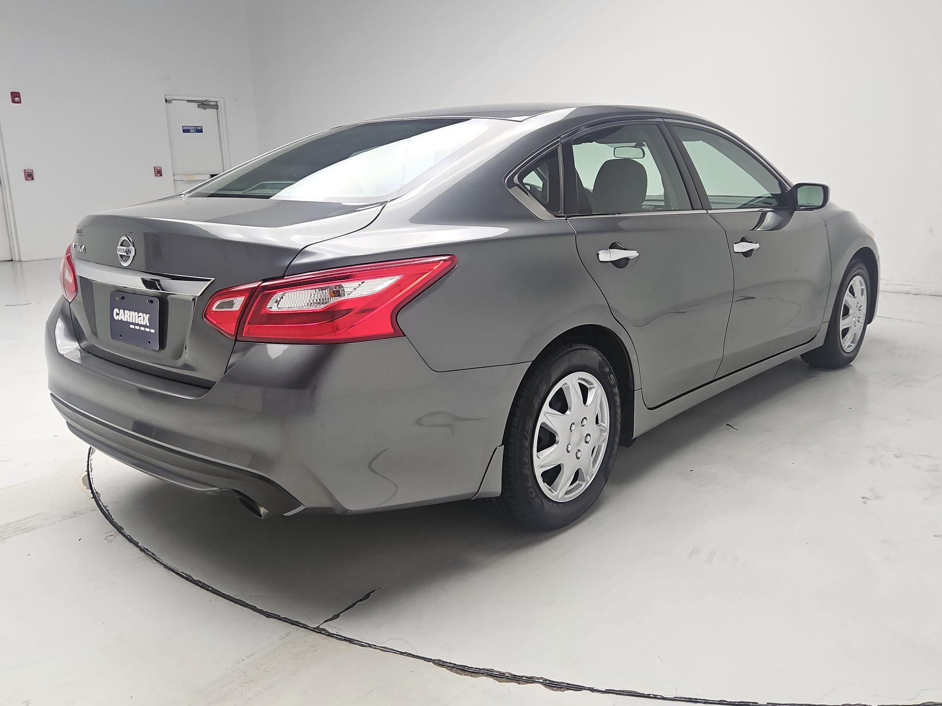 Thumbnail: 2016 Nissan Altima - 5