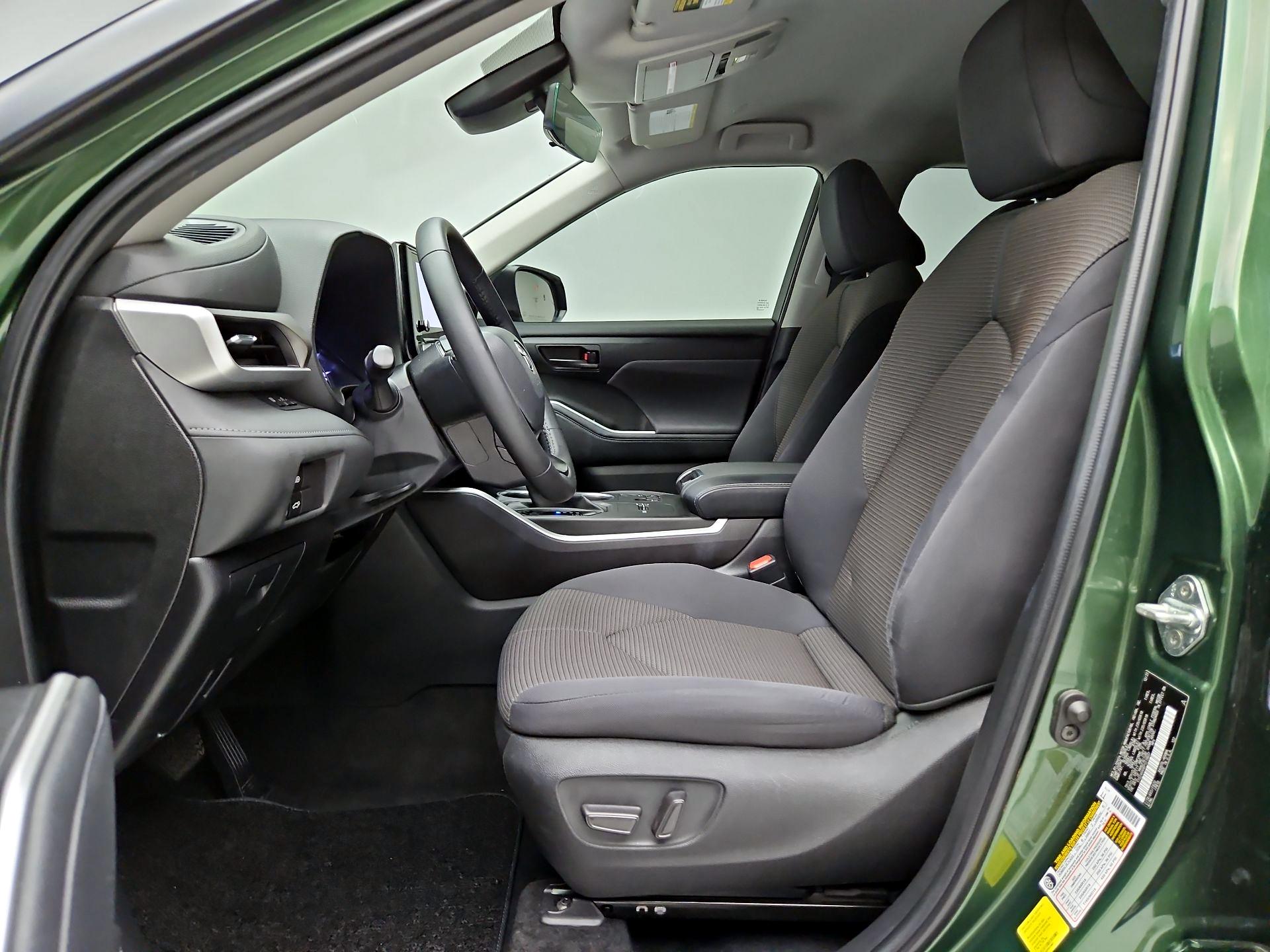 Thumbnail: 2023 Toyota Highlander - 9
