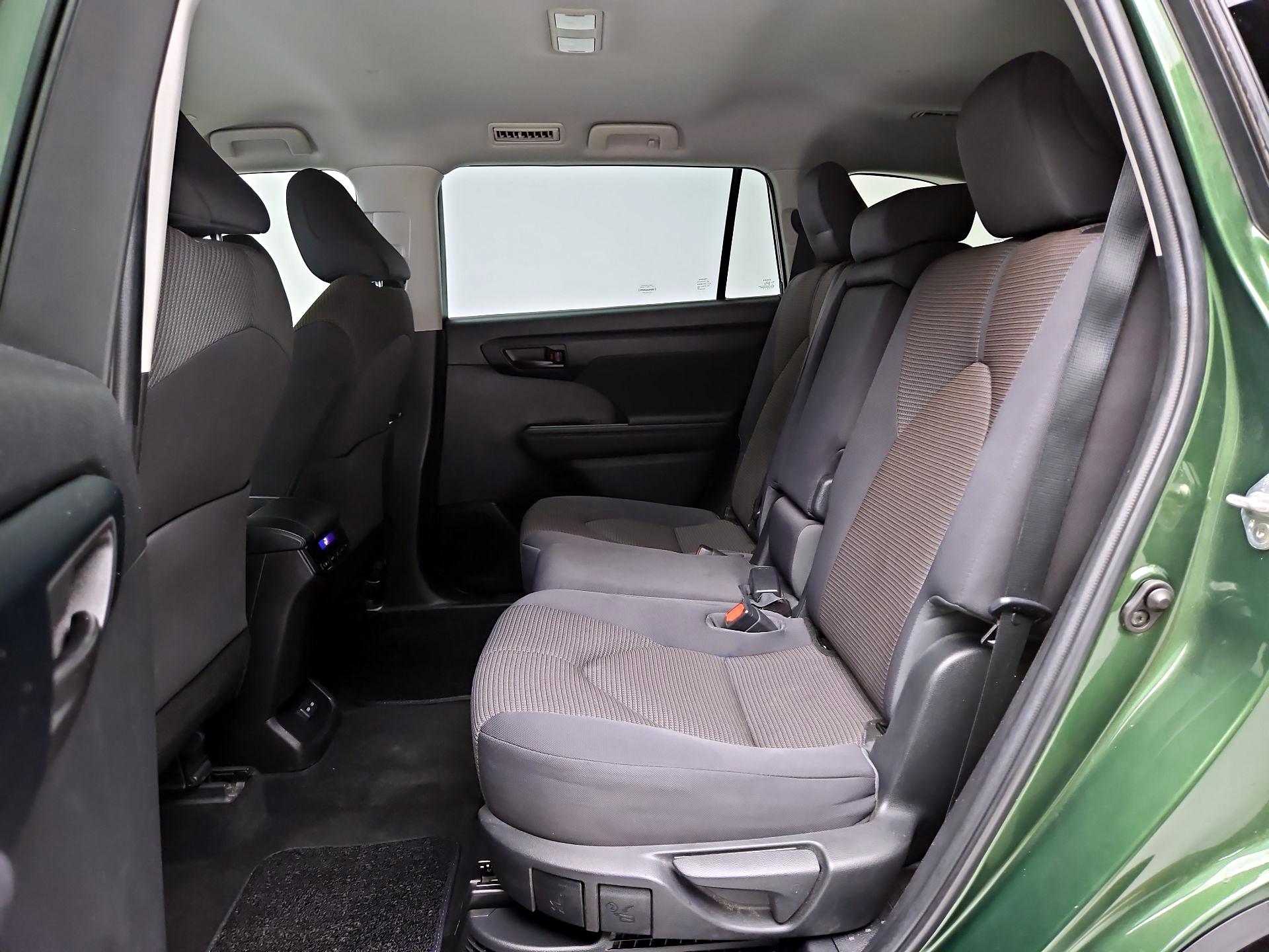 Thumbnail: 2023 Toyota Highlander - 17