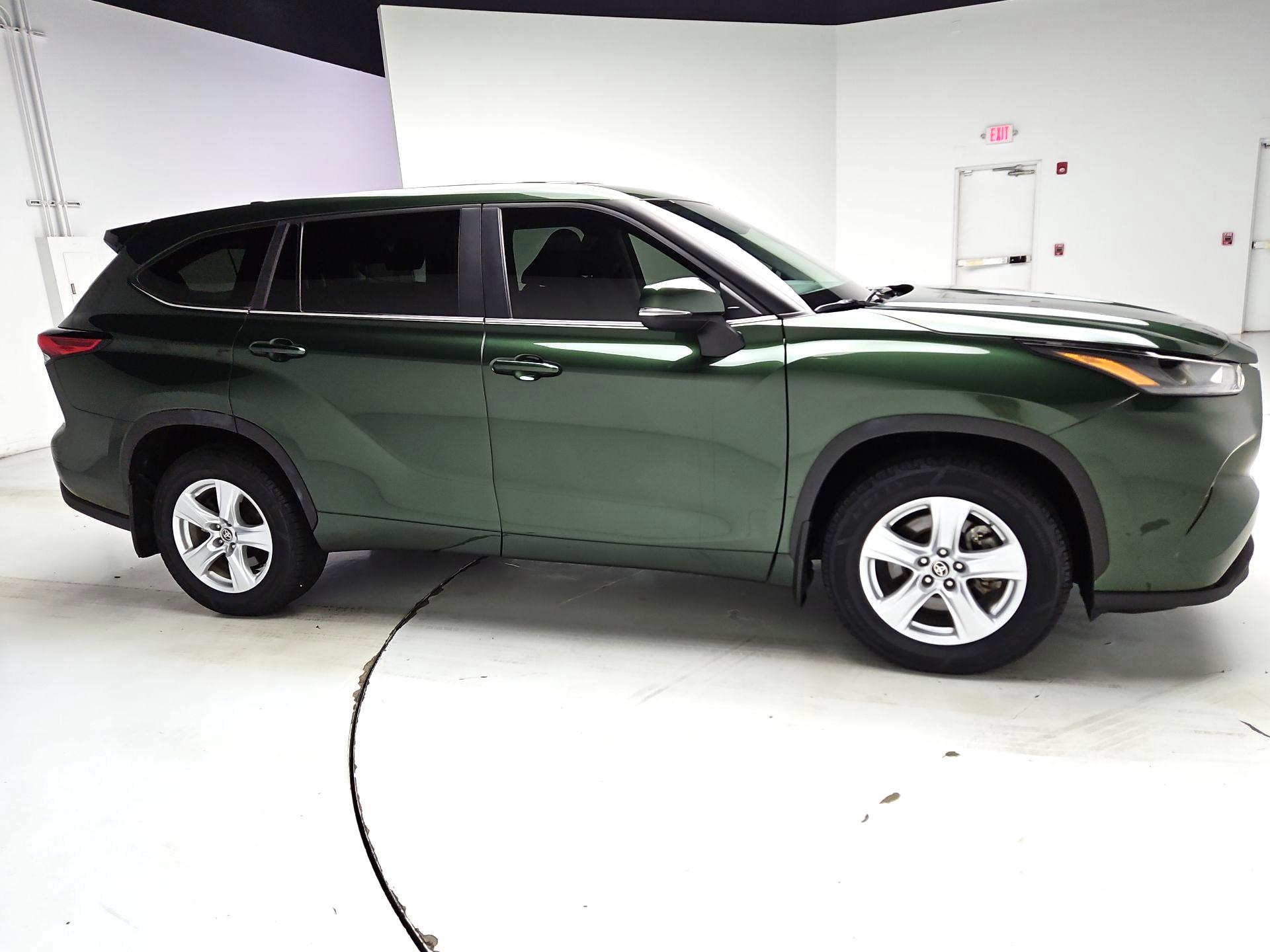 Thumbnail: 2023 Toyota Highlander - 4