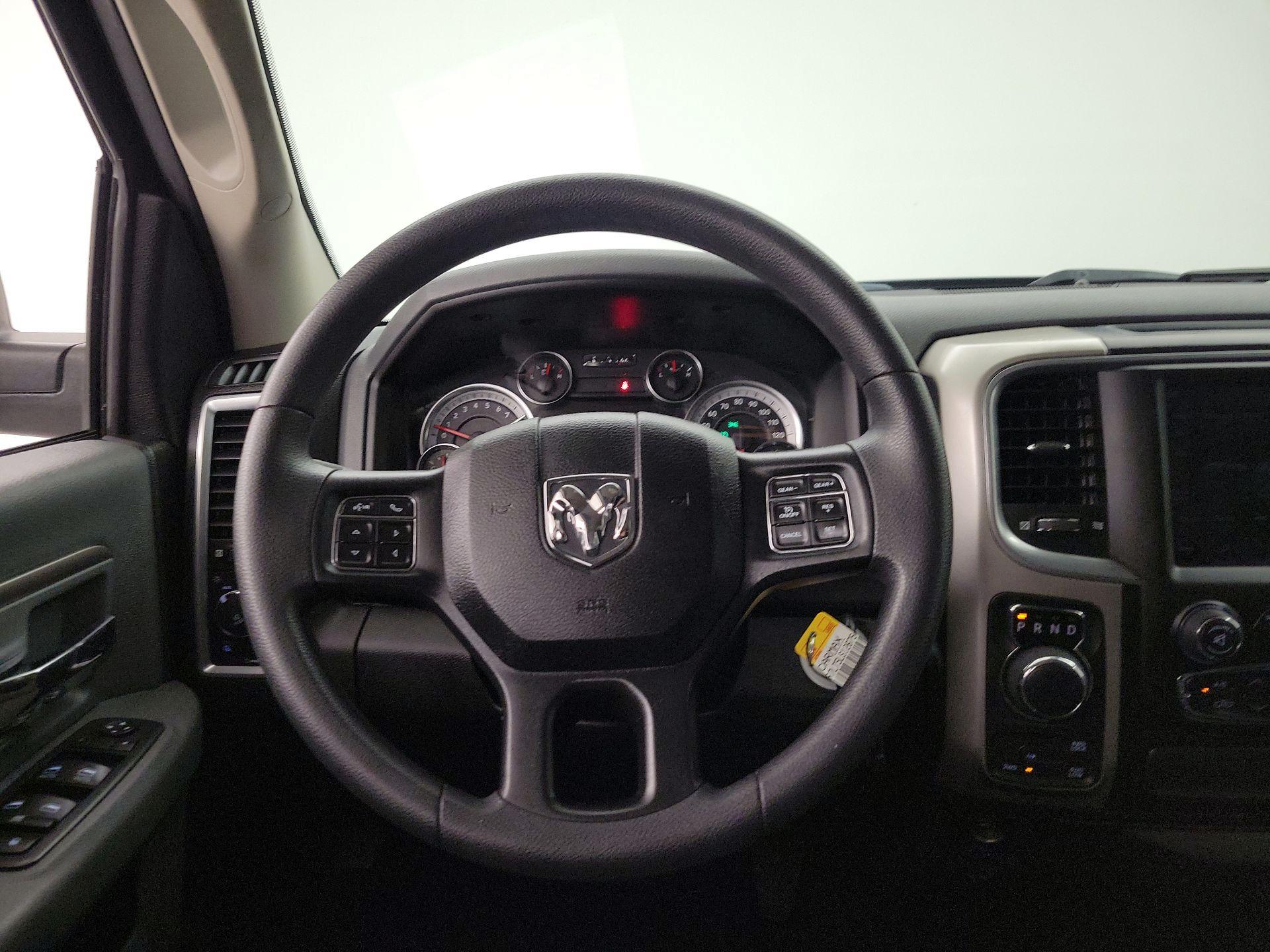 Thumbnail: 2020 RAM 1500 Classic - 10