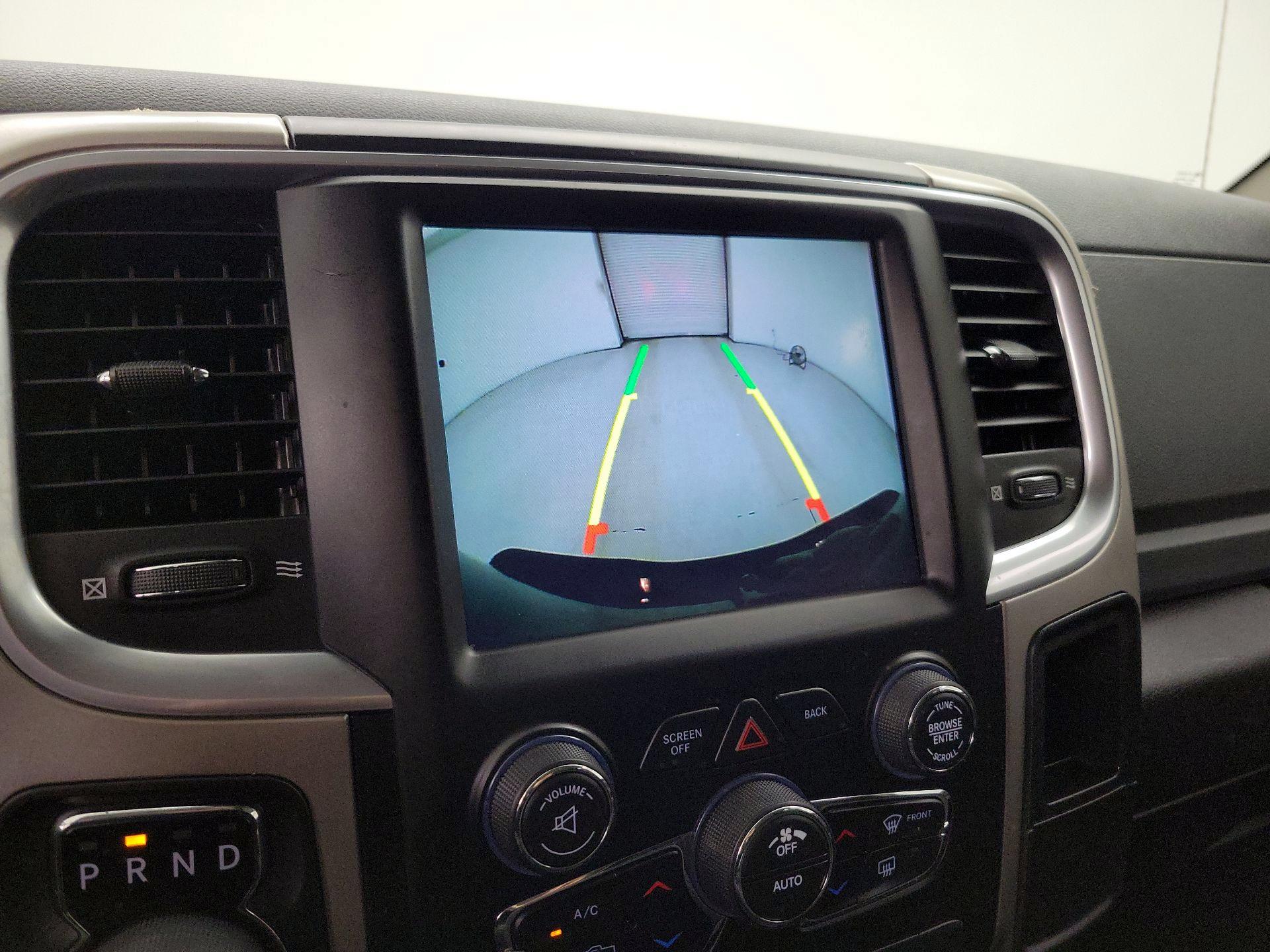 Thumbnail: 2020 RAM 1500 Classic - 14