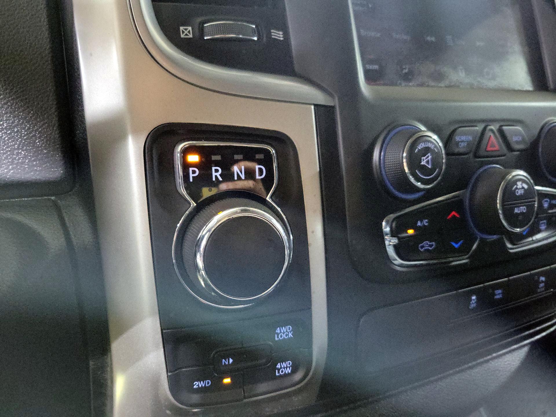 Thumbnail: 2020 RAM 1500 Classic - 17