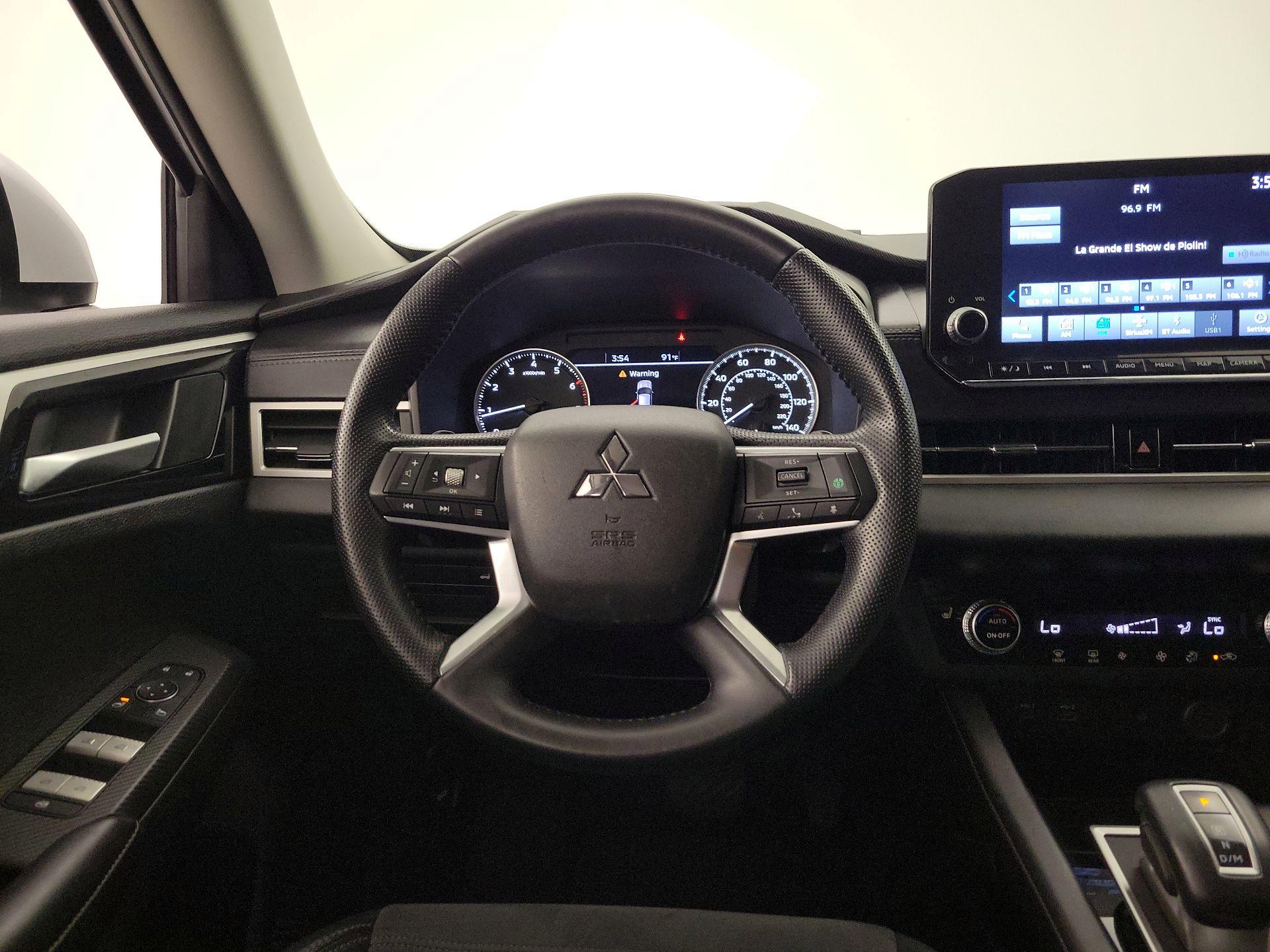 Thumbnail: 2022 Mitsubishi Outlander - 10