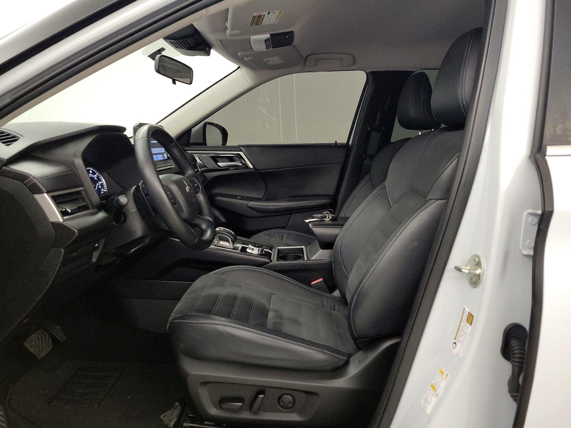 Thumbnail: 2022 Mitsubishi Outlander - 11