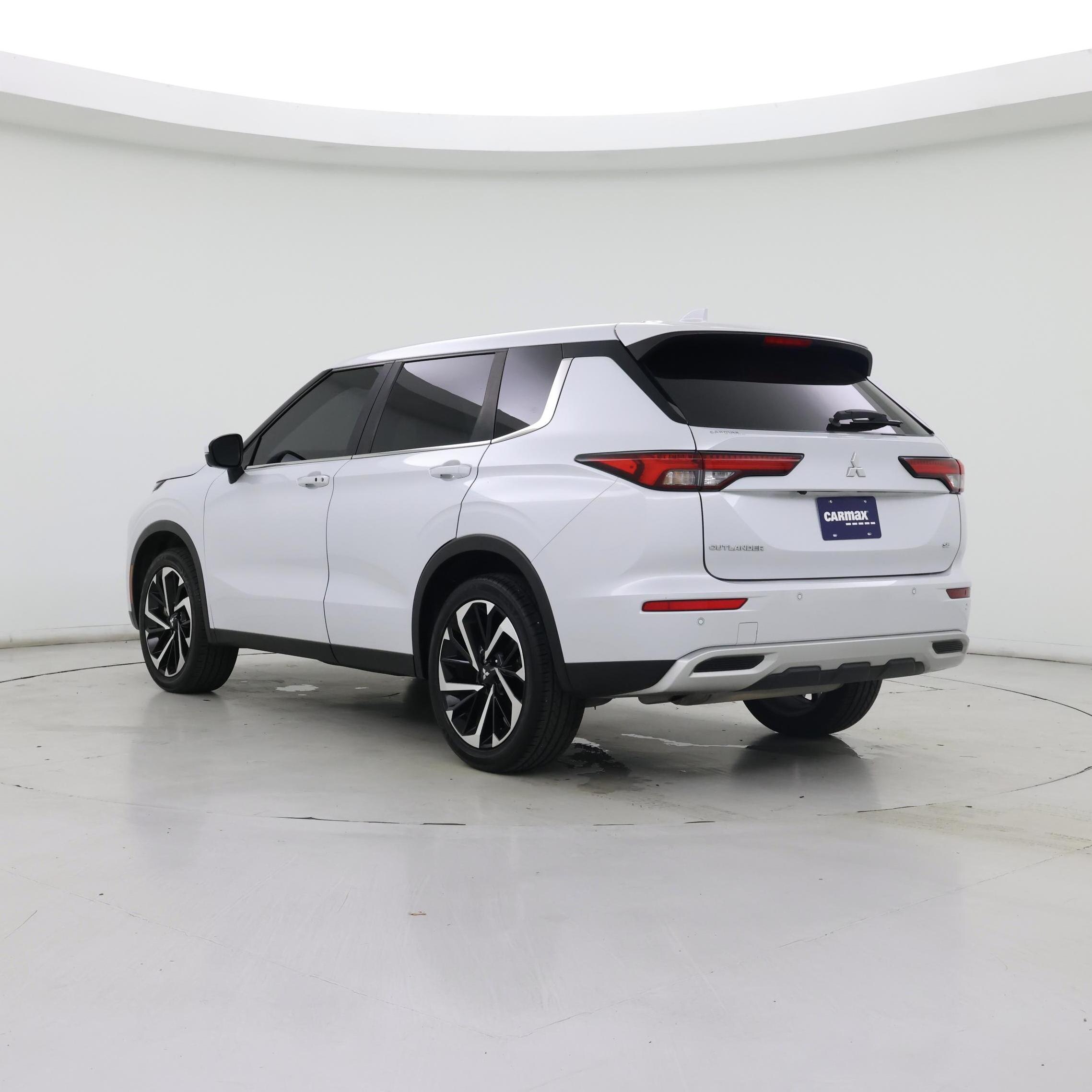 Thumbnail: 2022 Mitsubishi Outlander - 2