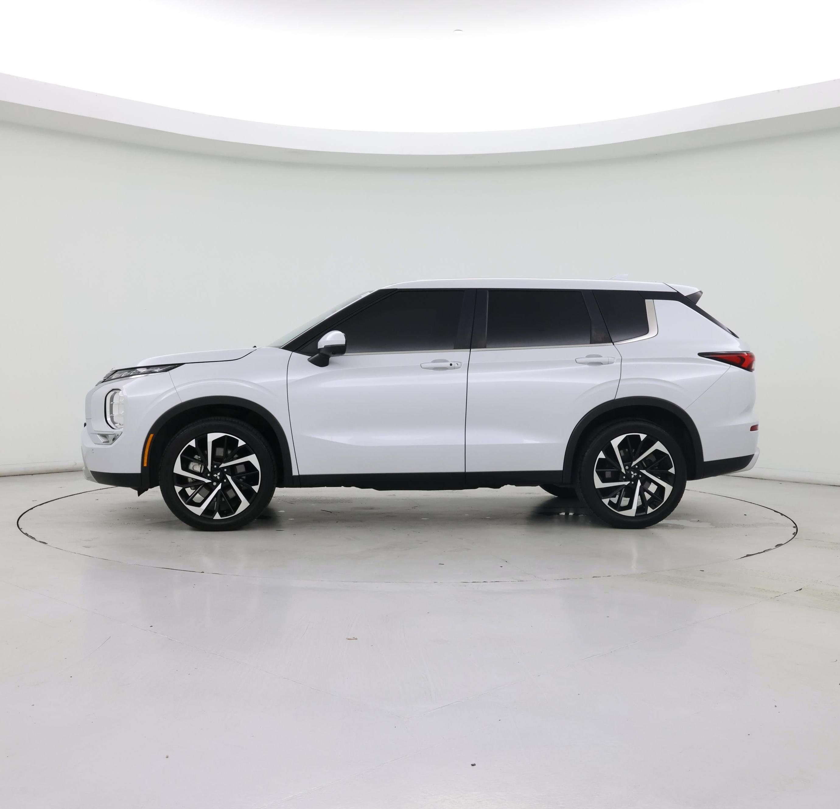 Thumbnail: 2022 Mitsubishi Outlander - 3