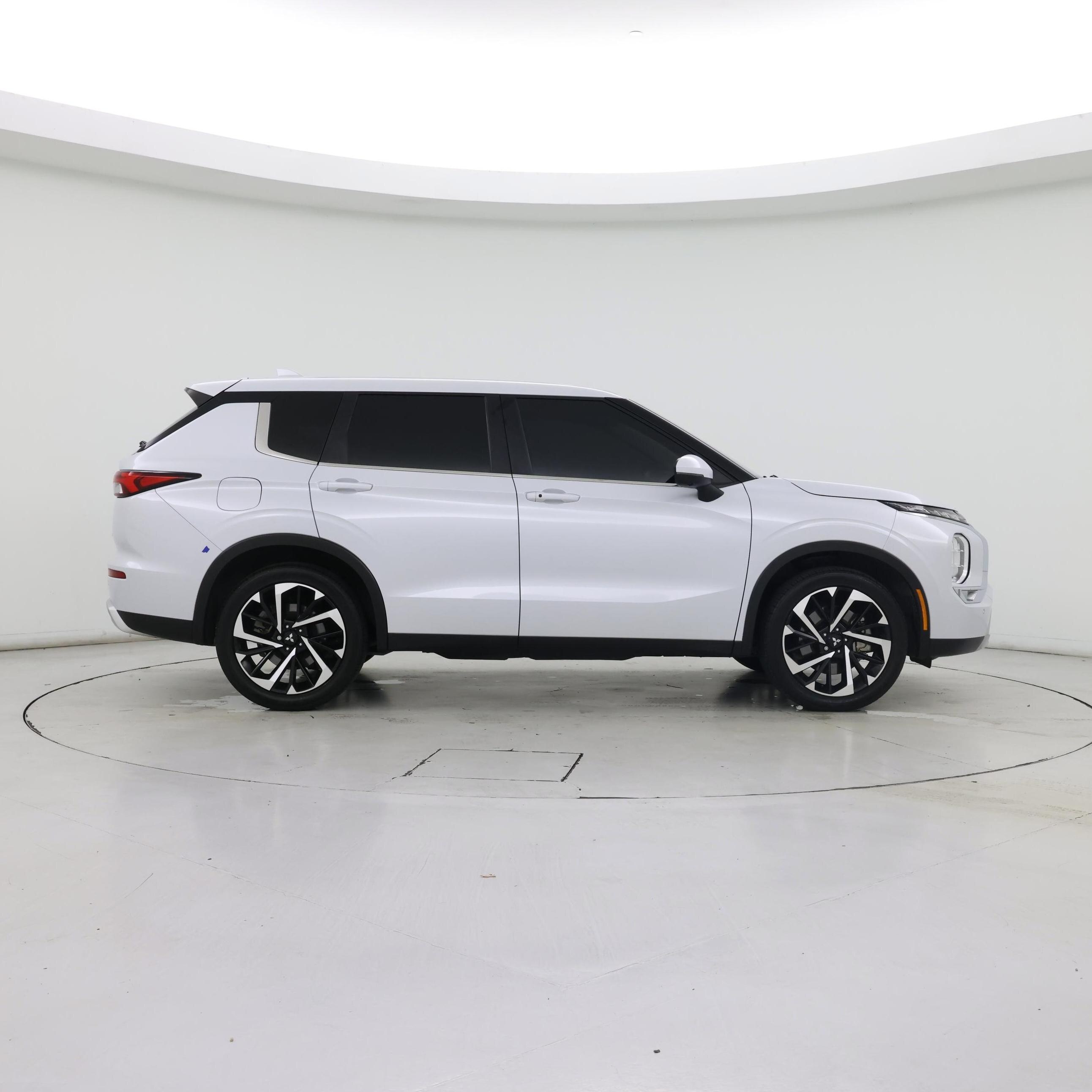 Thumbnail: 2022 Mitsubishi Outlander - 7