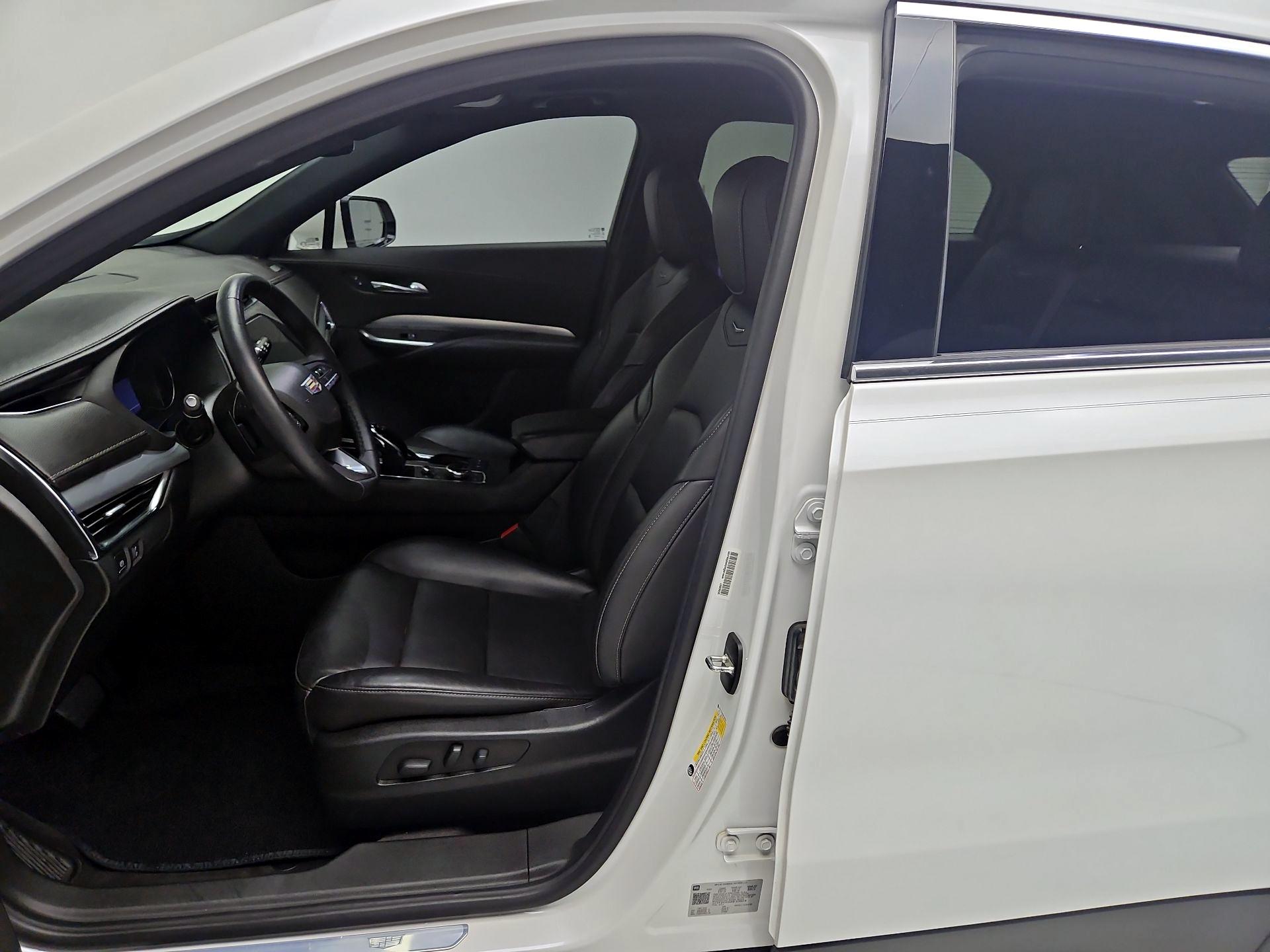 Thumbnail: 2022 Cadillac XT4 - 9