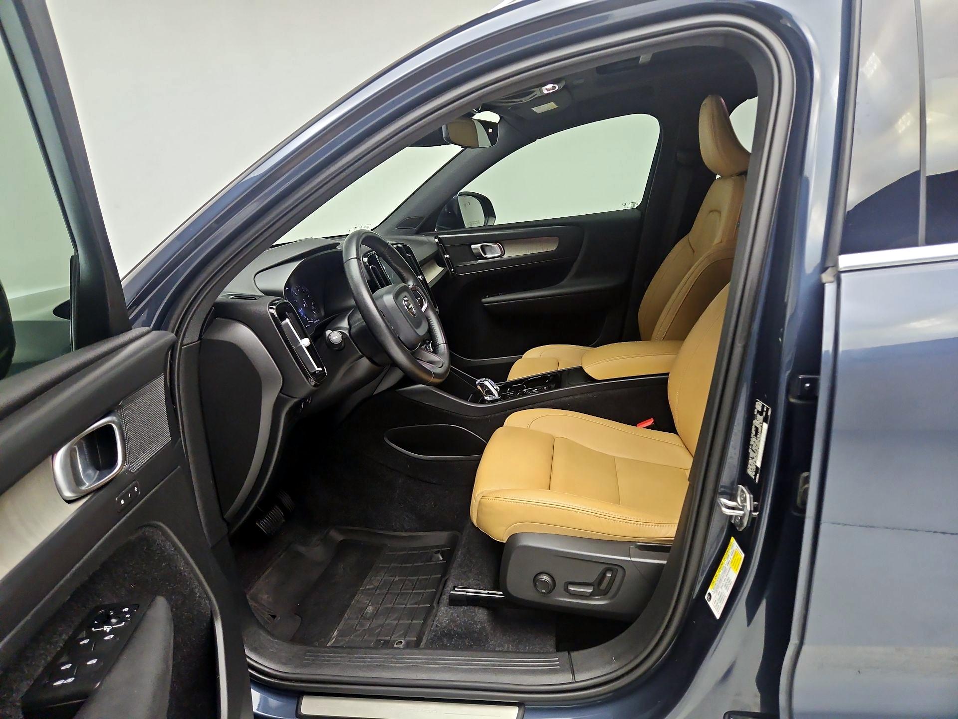 Thumbnail: 2020 Volvo XC40 - 9