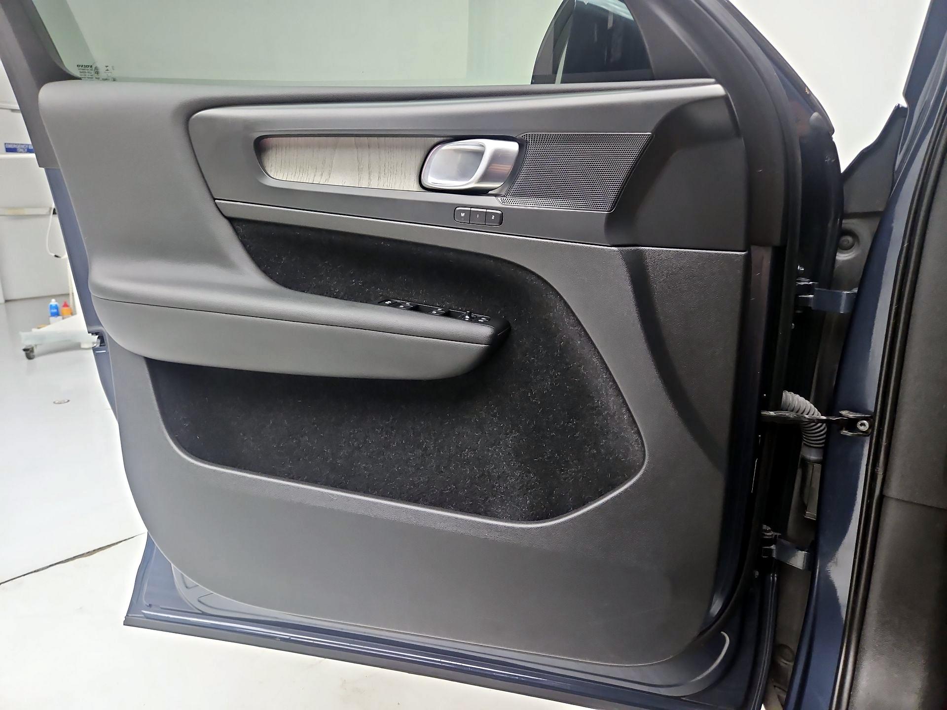 Thumbnail: 2020 Volvo XC40 - 10