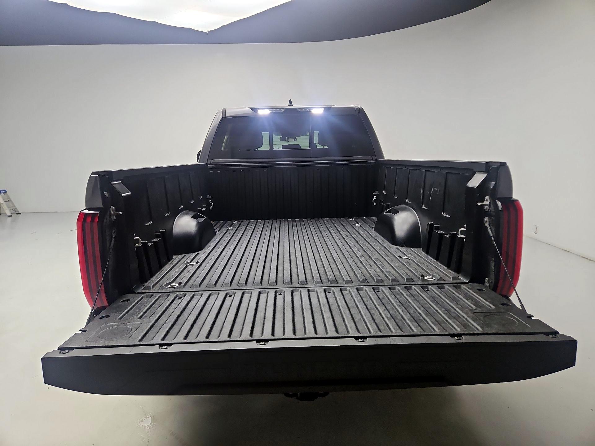 Thumbnail: 2022 Toyota Tundra - 18