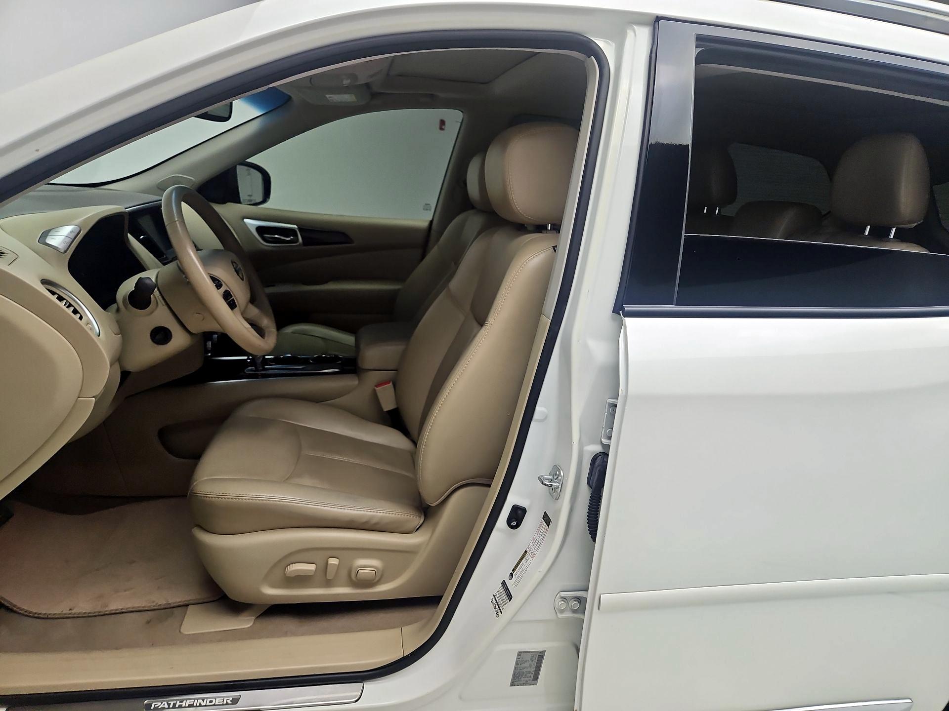Thumbnail: 2015 Nissan Pathfinder - 9