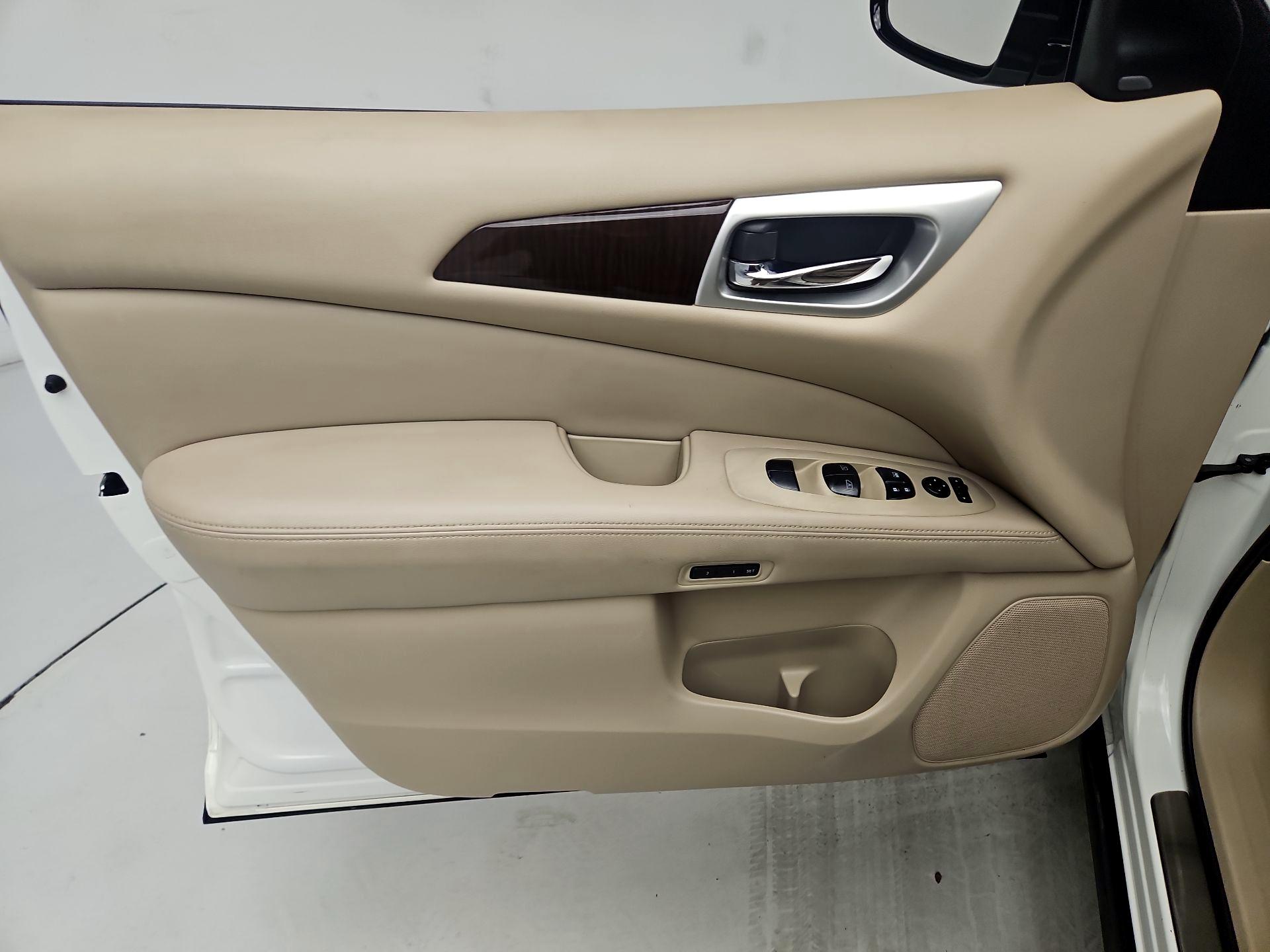 Thumbnail: 2015 Nissan Pathfinder - 10