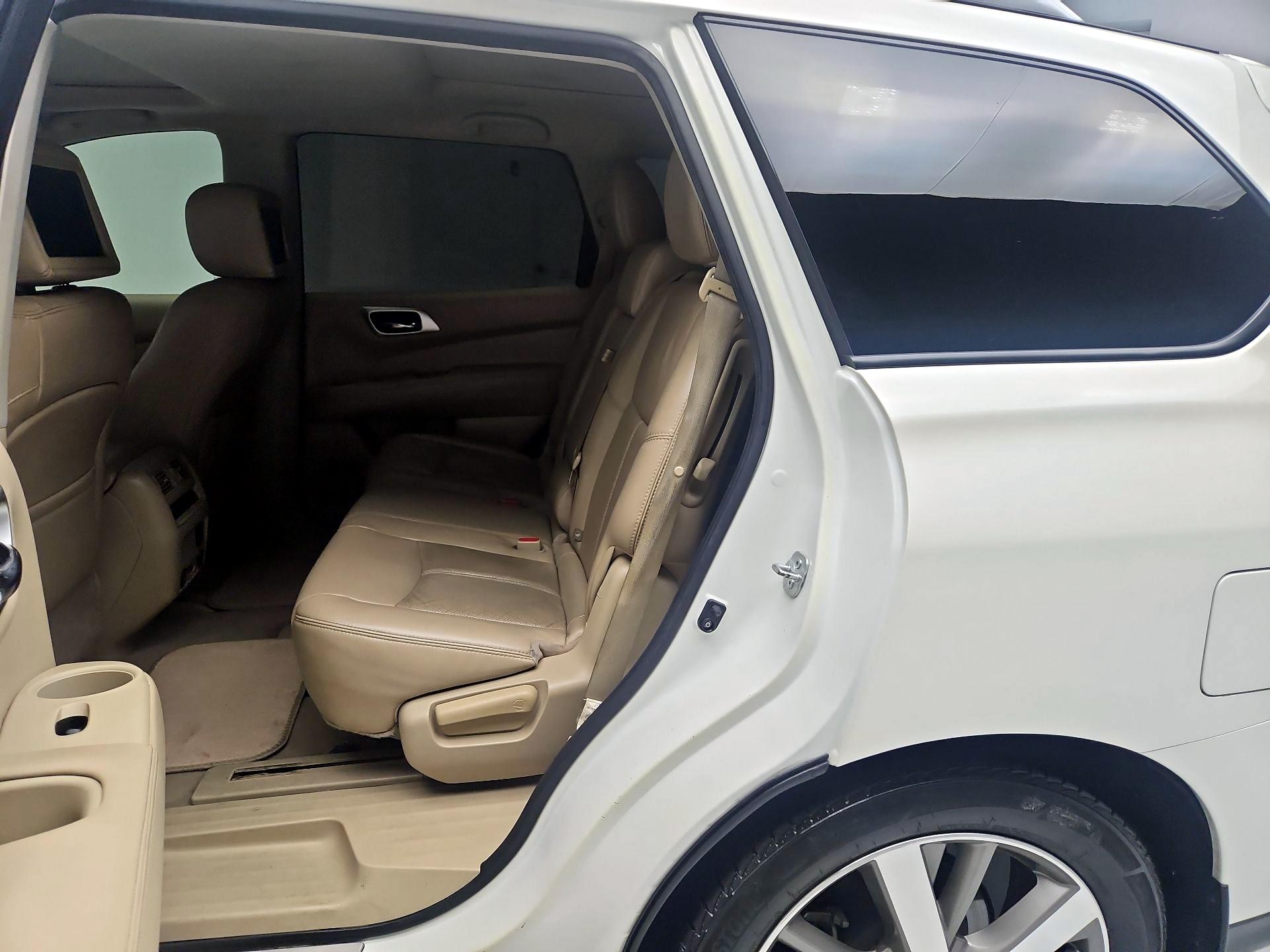 Thumbnail: 2015 Nissan Pathfinder - 19