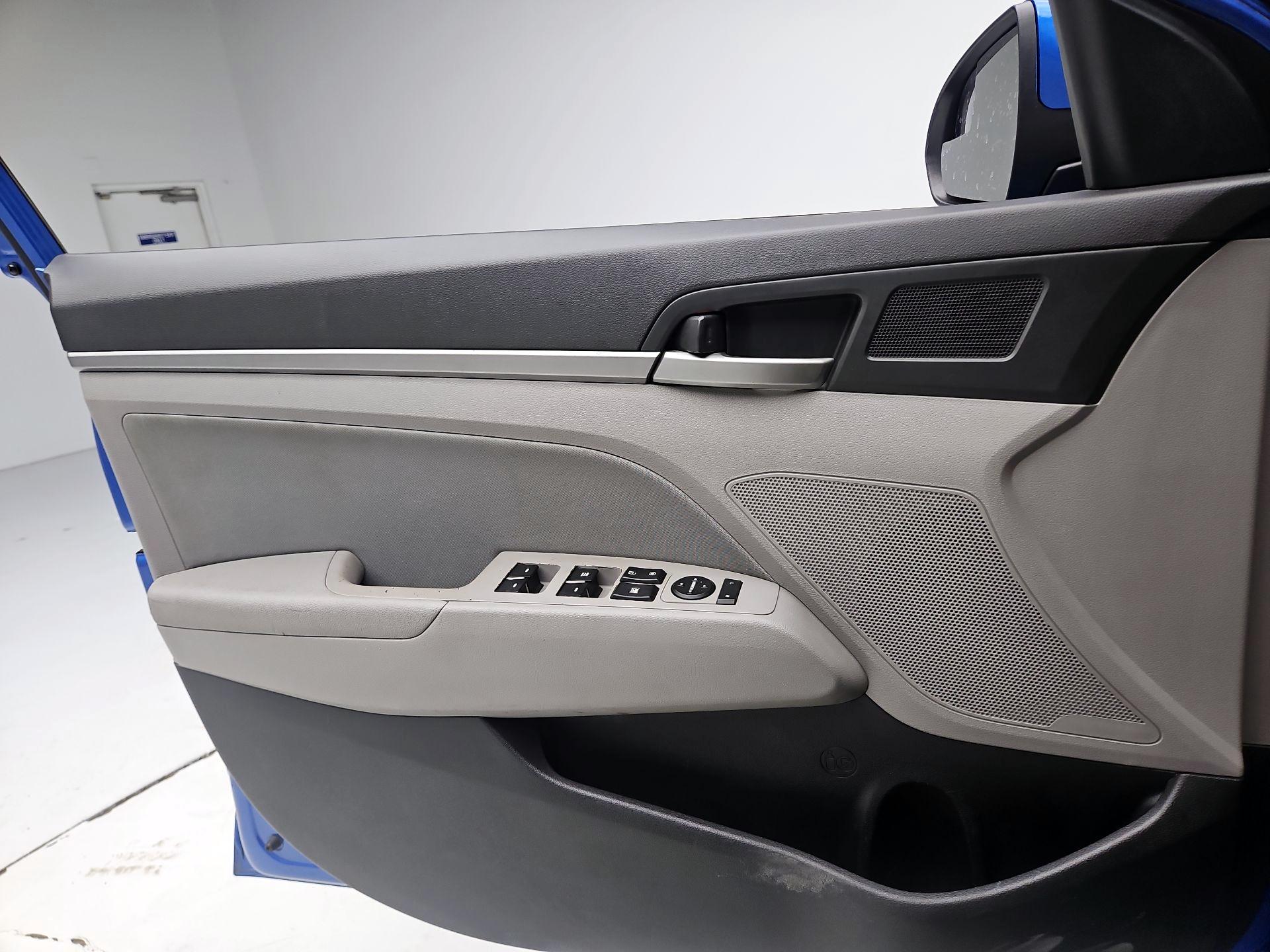 Thumbnail: 2017 Hyundai Elantra - 10
