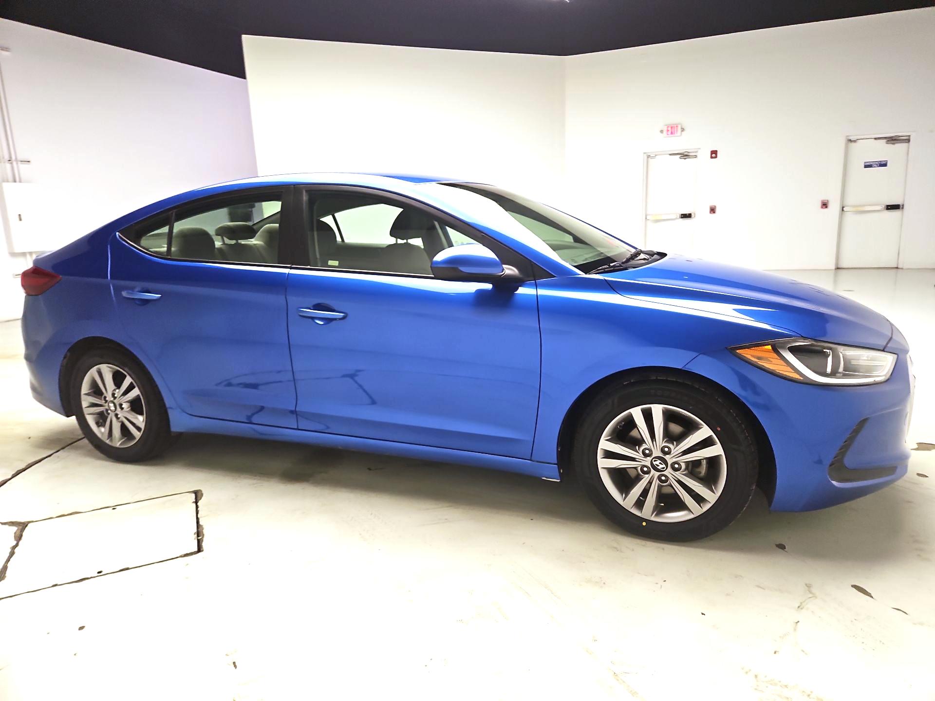 Thumbnail: 2017 Hyundai Elantra - 4