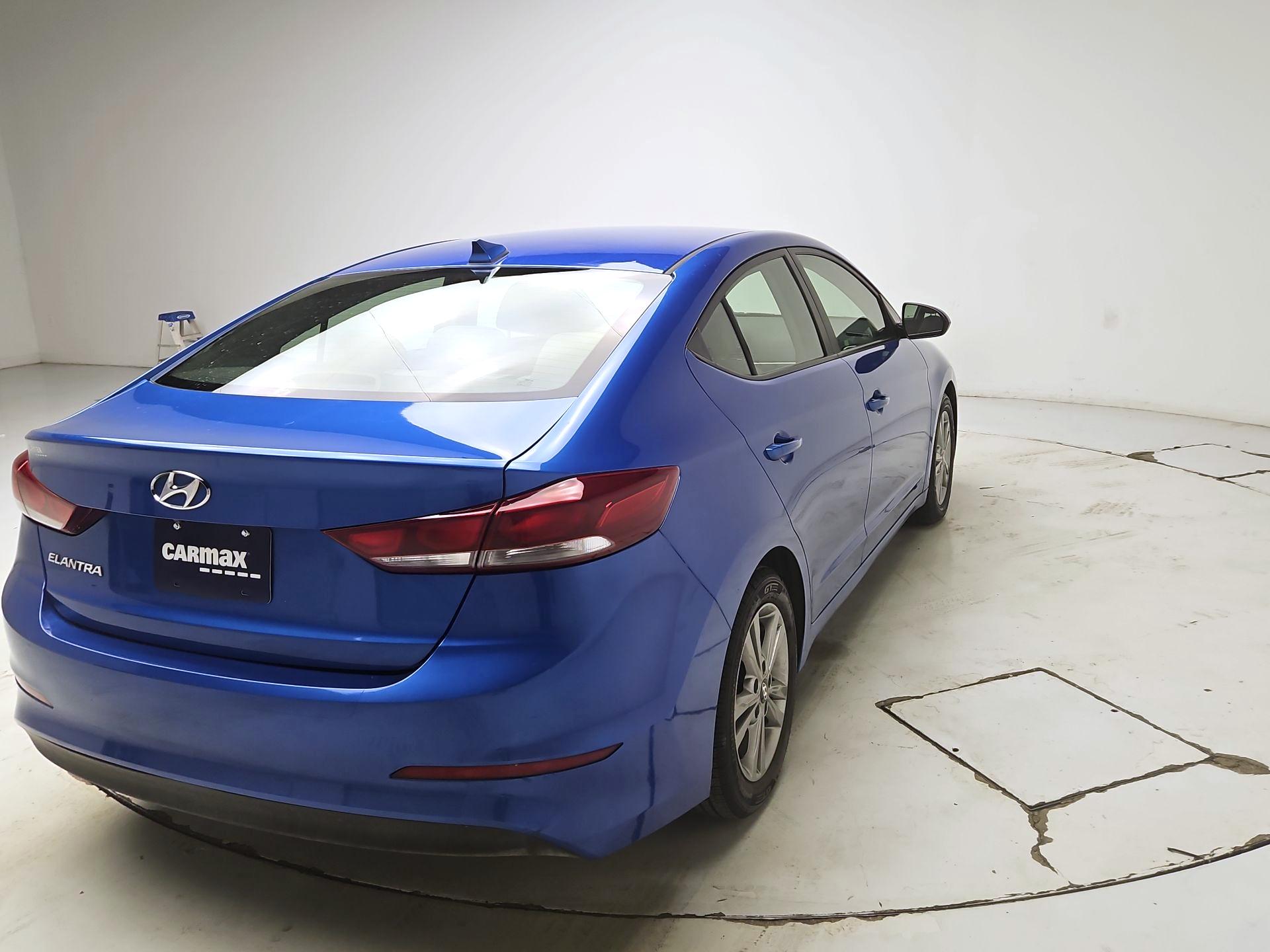 Thumbnail: 2017 Hyundai Elantra - 5