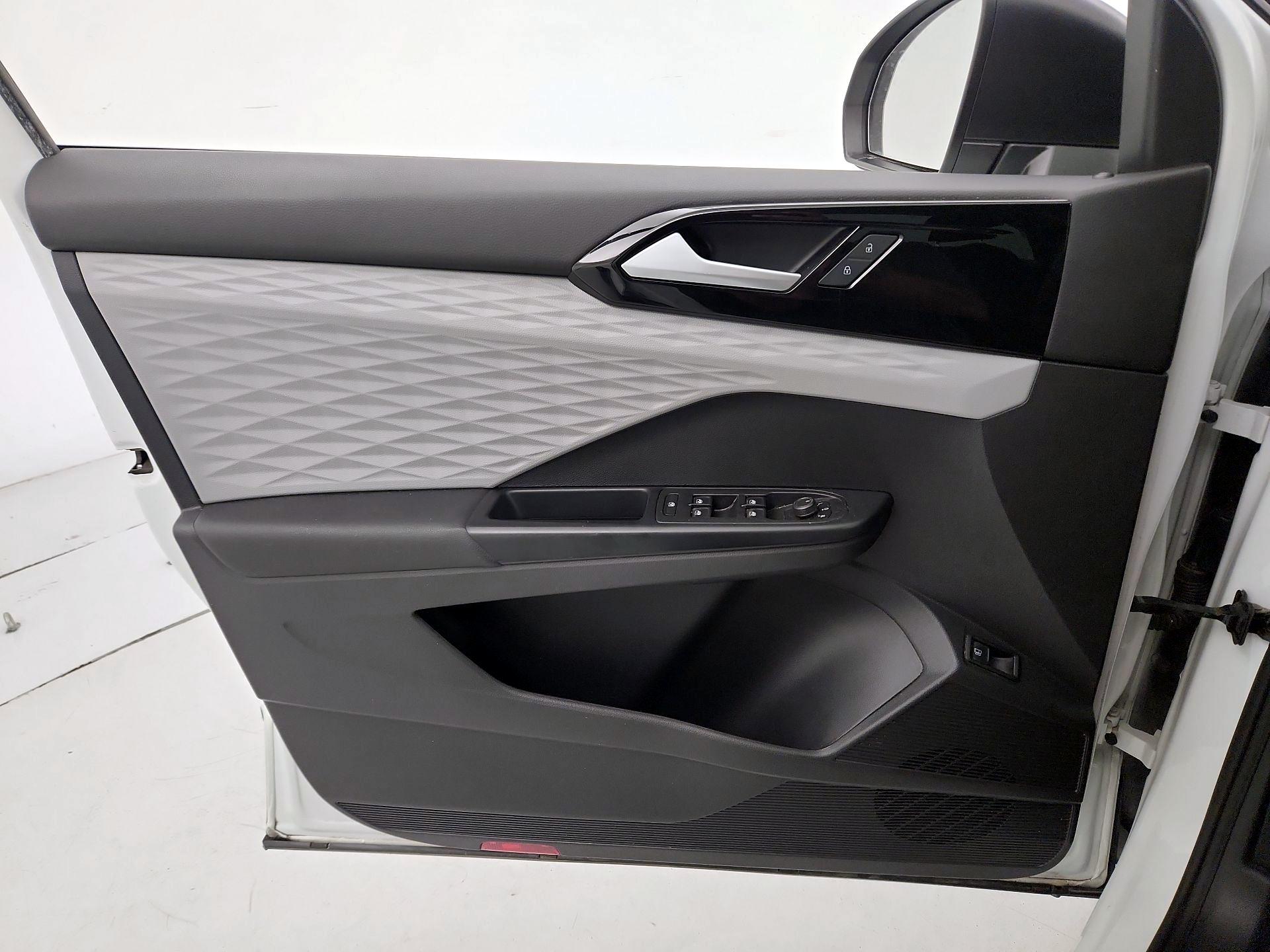 Thumbnail: 2022 Volkswagen Taos - 12